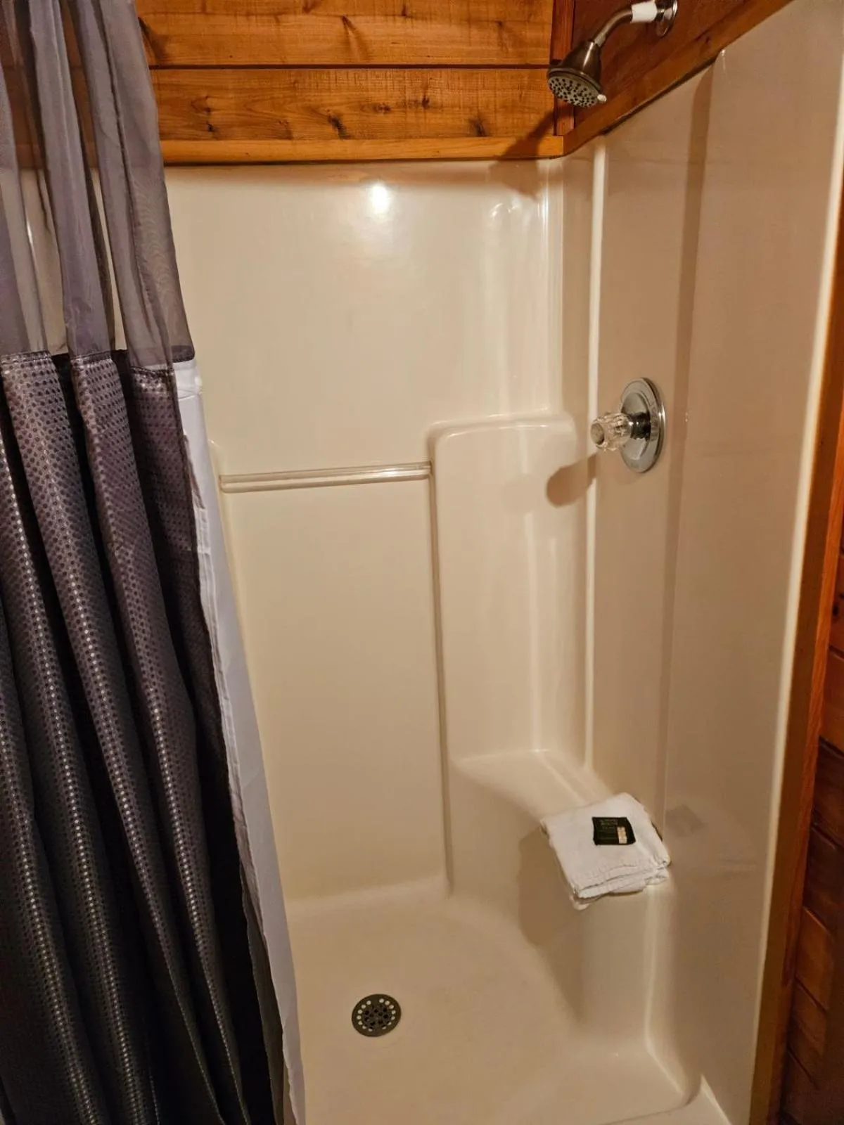 Shower in Sylvan Valley Lodge and Cellars