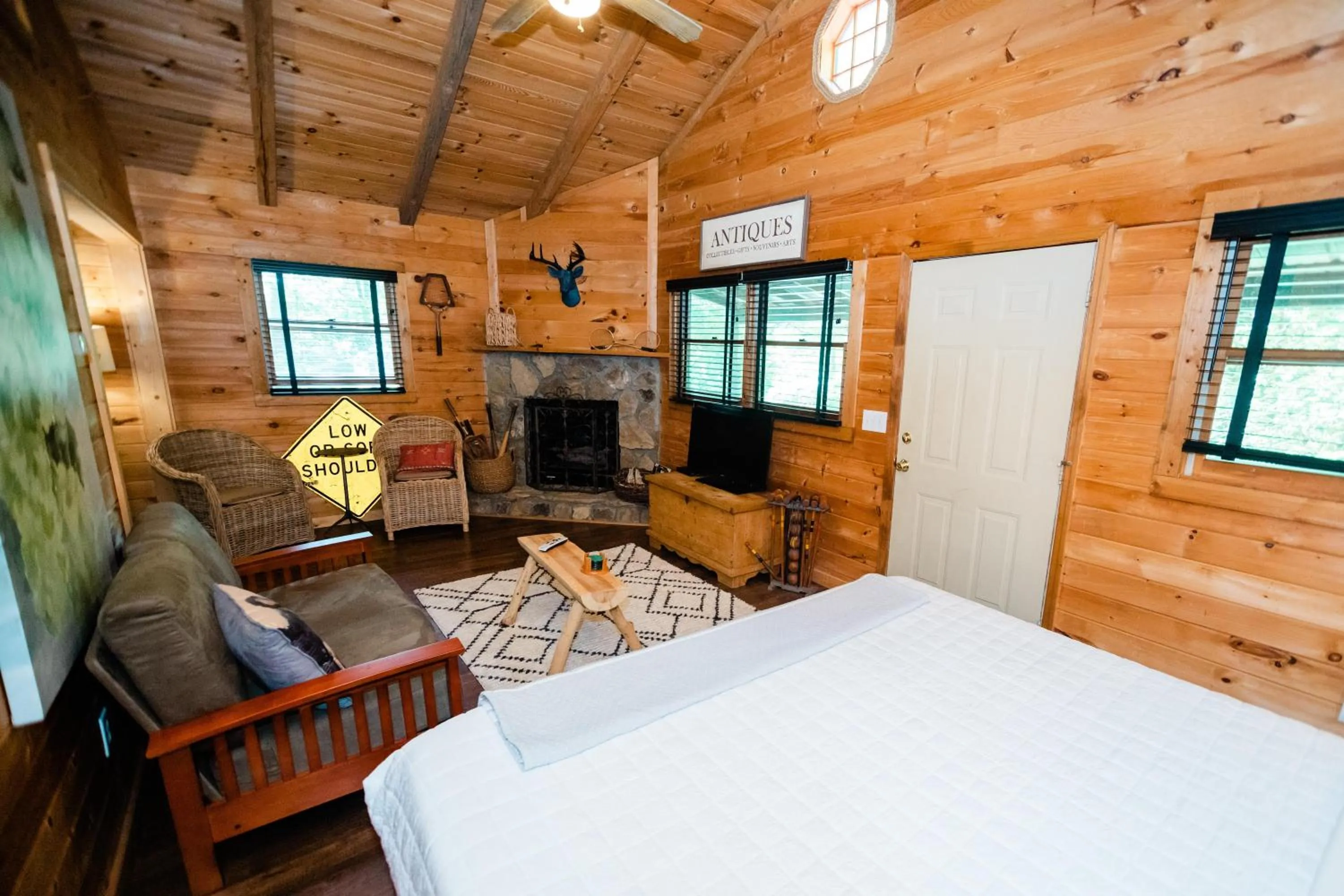 Bed in Sylvan Valley Lodge and Cellars