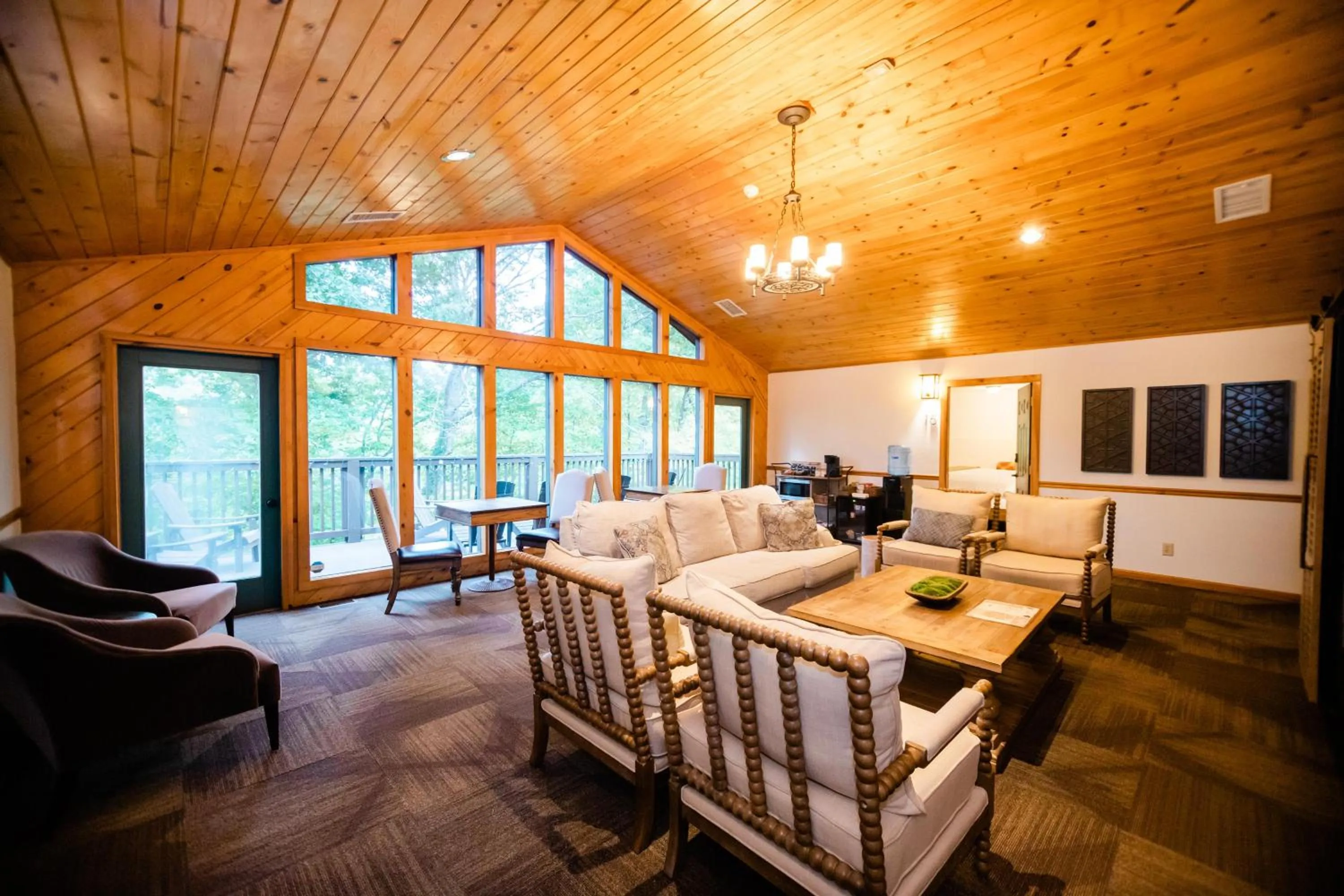 TV and multimedia in Sylvan Valley Lodge and Cellars