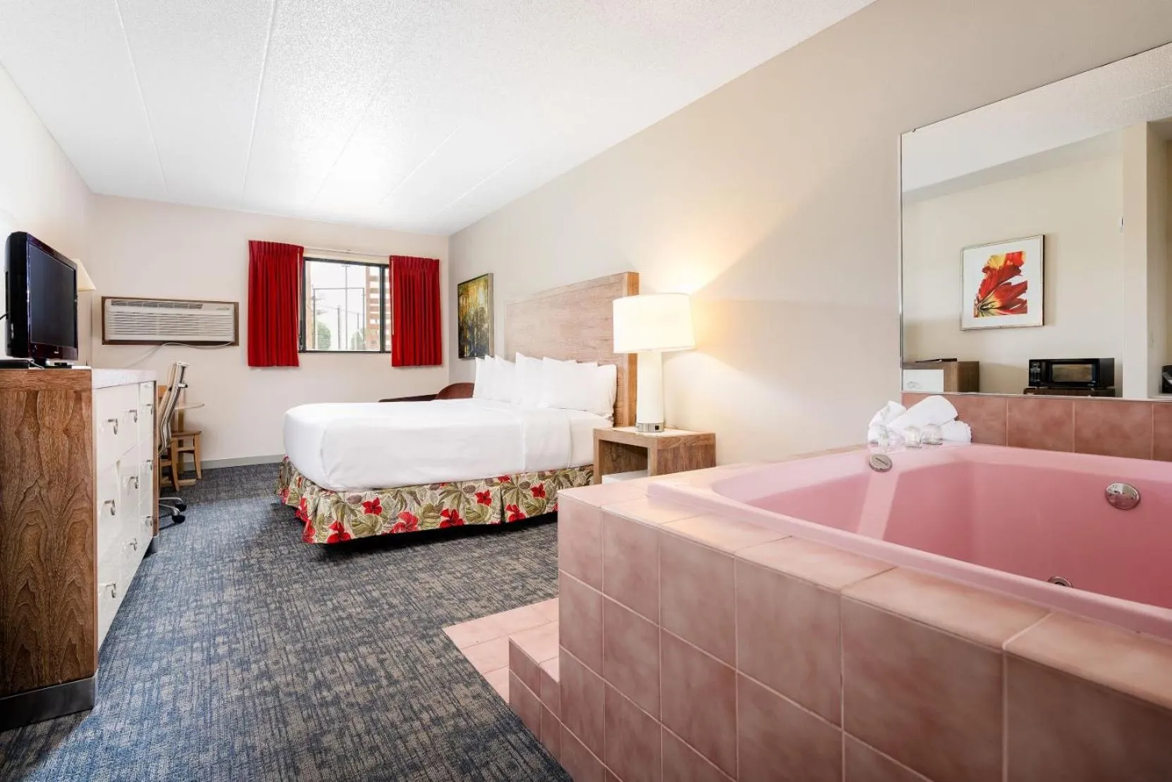 Bedroom, Bed in Aloha Beach Resort