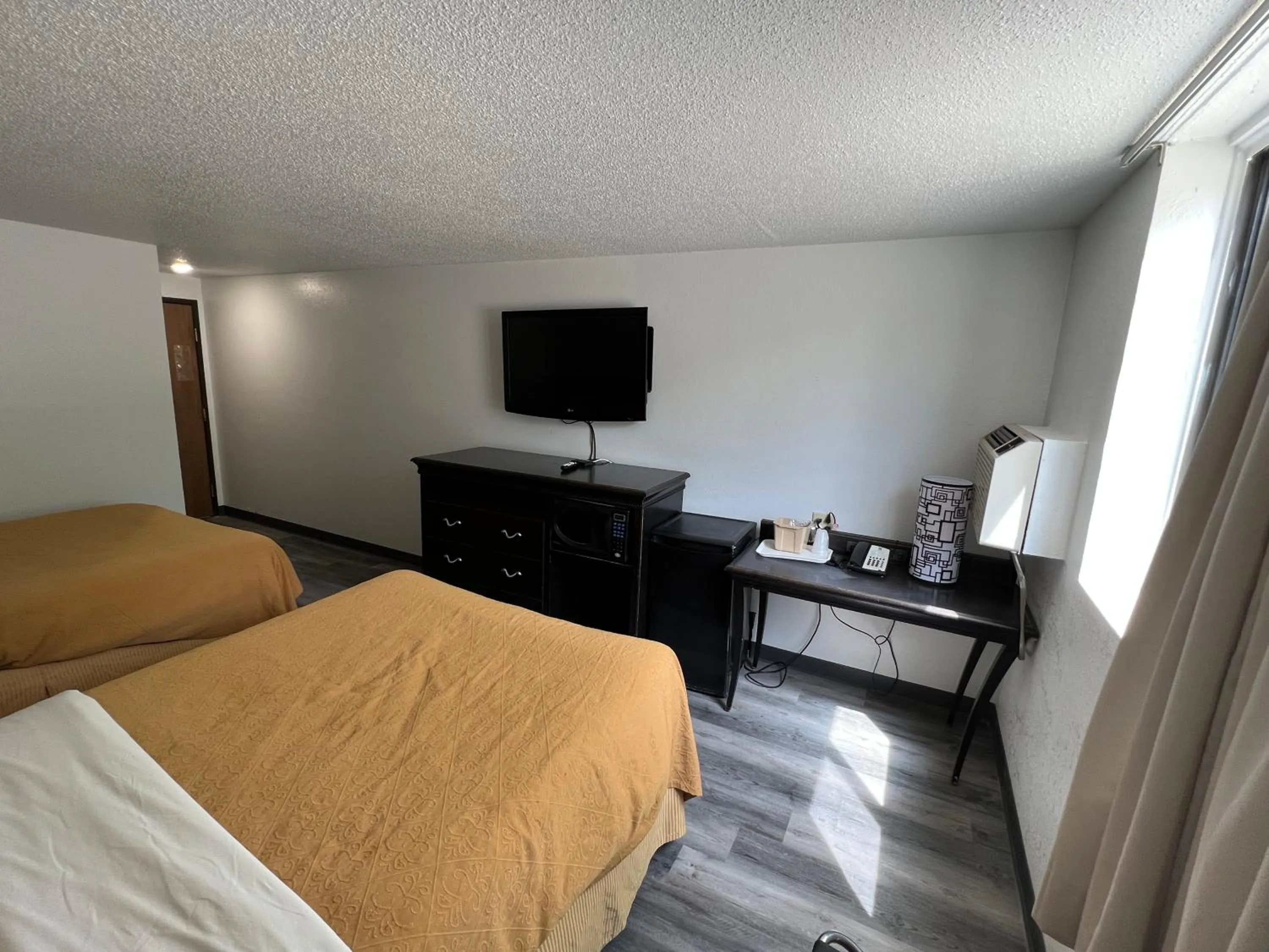 TV and multimedia, Bed in Dickinson Inn