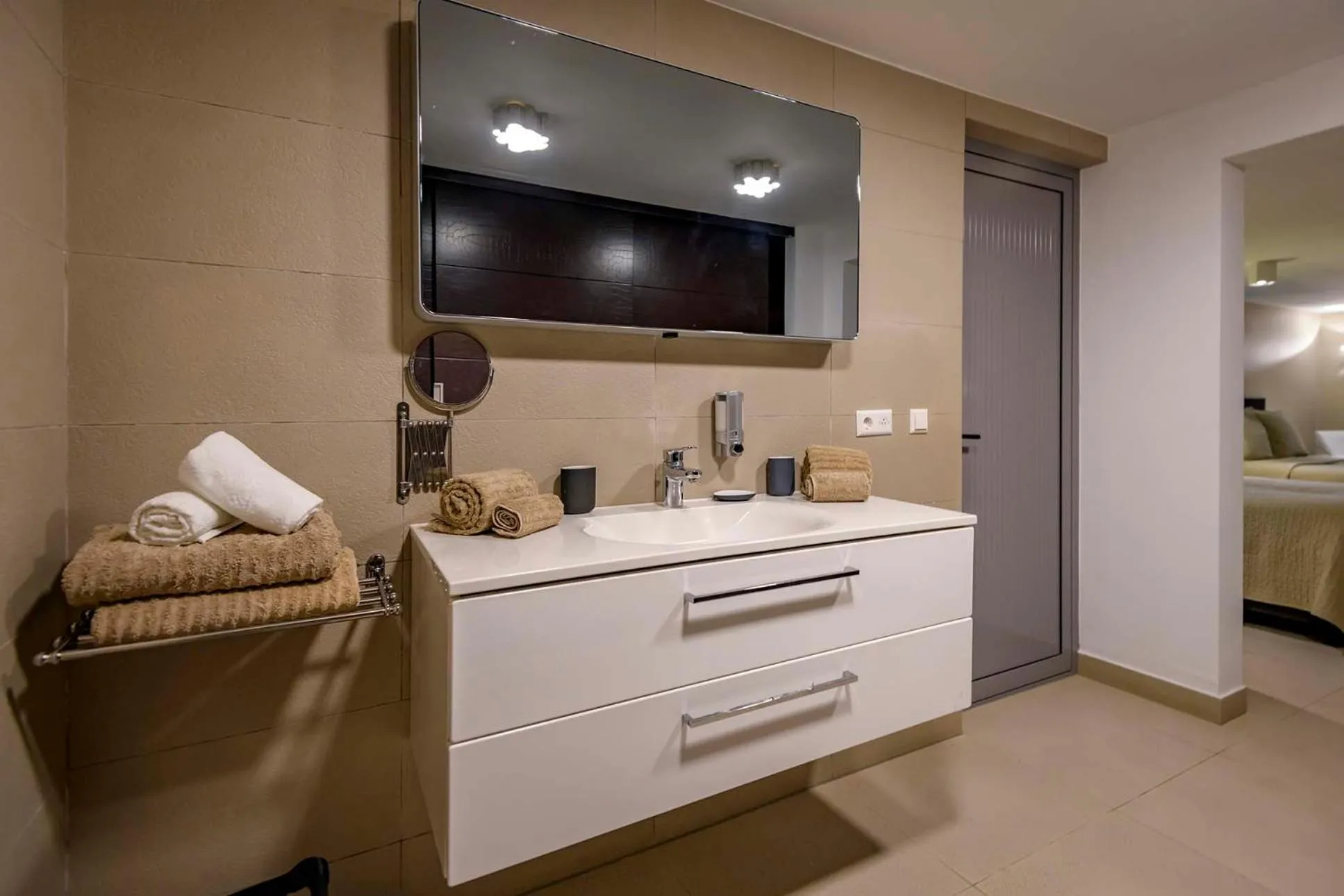 Bathroom in Thebonairian