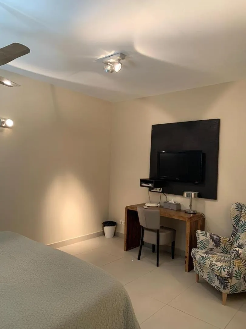 Photo of the whole room, TV/Entertainment Center in Thebonairian