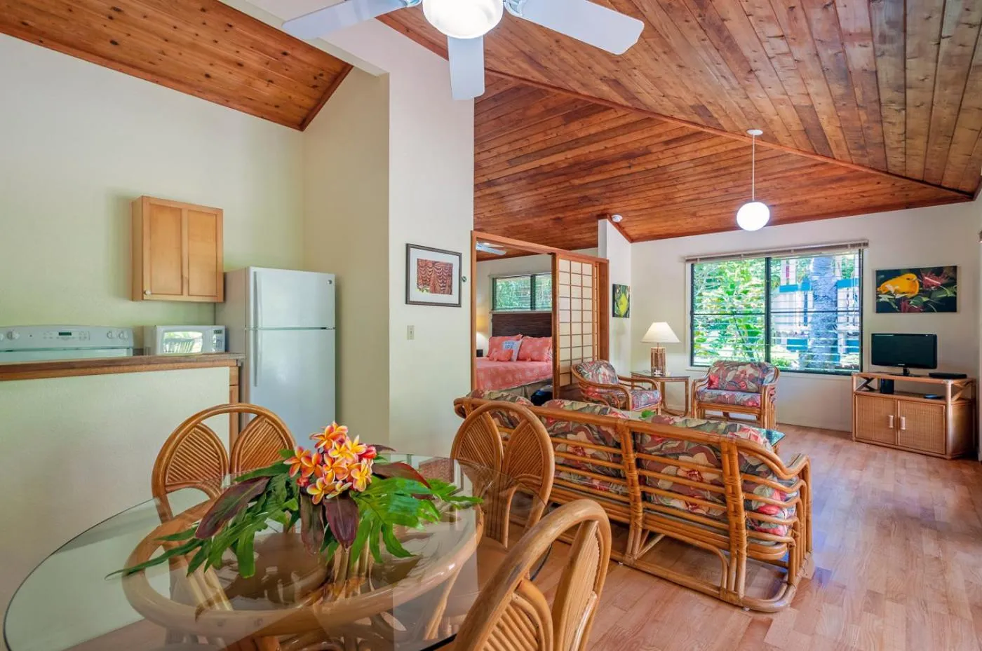Communal lounge/ TV room in Poipu Plantation Vacation Rentals