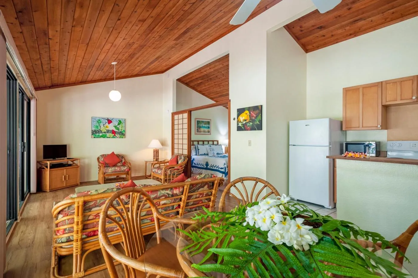 Communal lounge/ TV room in Poipu Plantation Vacation Rentals