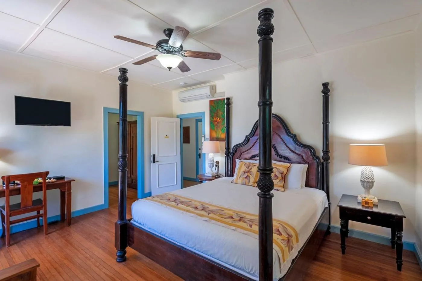 Communal lounge/ TV room, Bed in Poipu Plantation Vacation Rentals