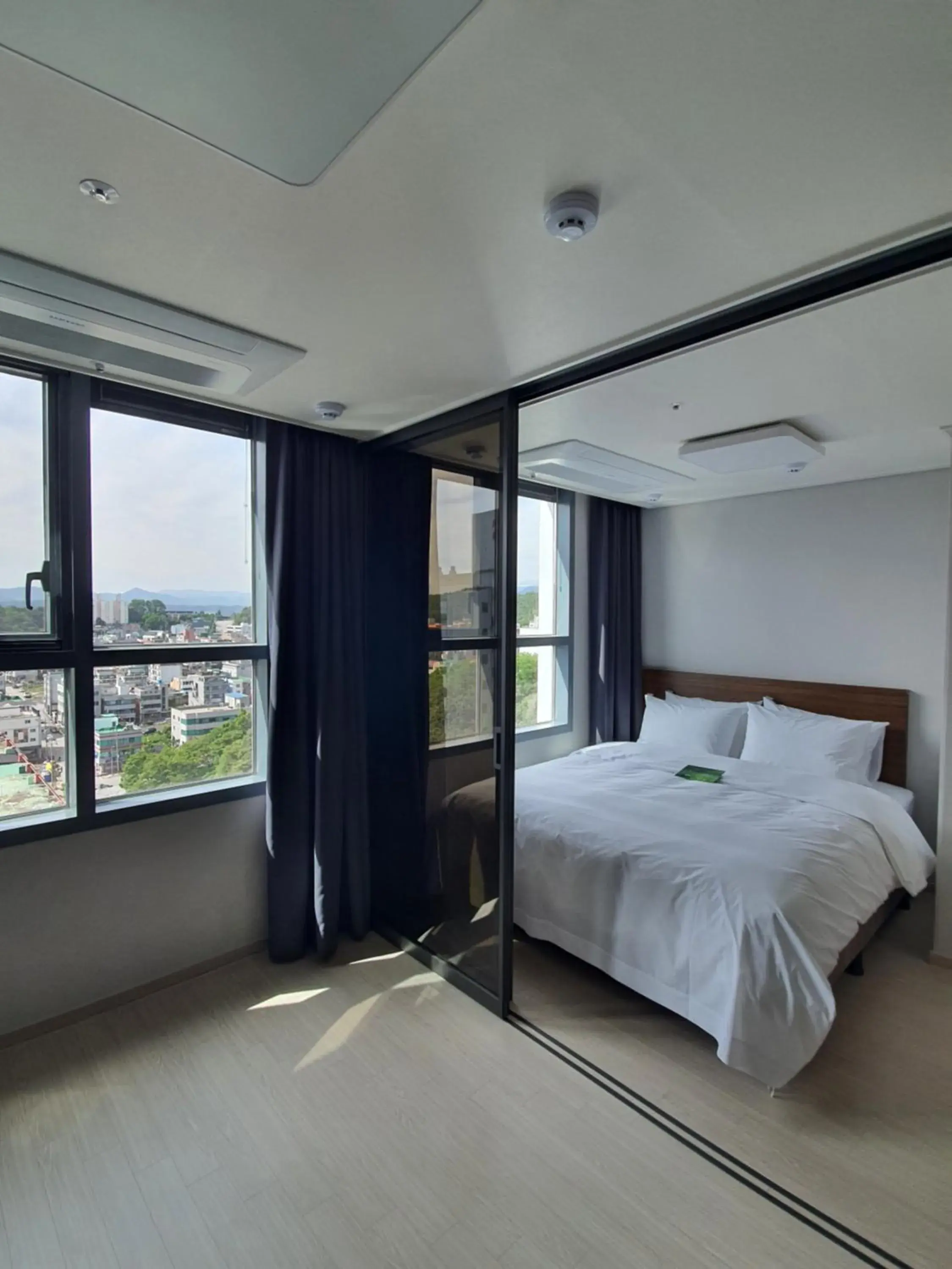 Deluxe Double Room with City View in Donghae Oceancity Residence Hotel Deluxe Double Room with City View in Donghae Oceancity Residence Hotel