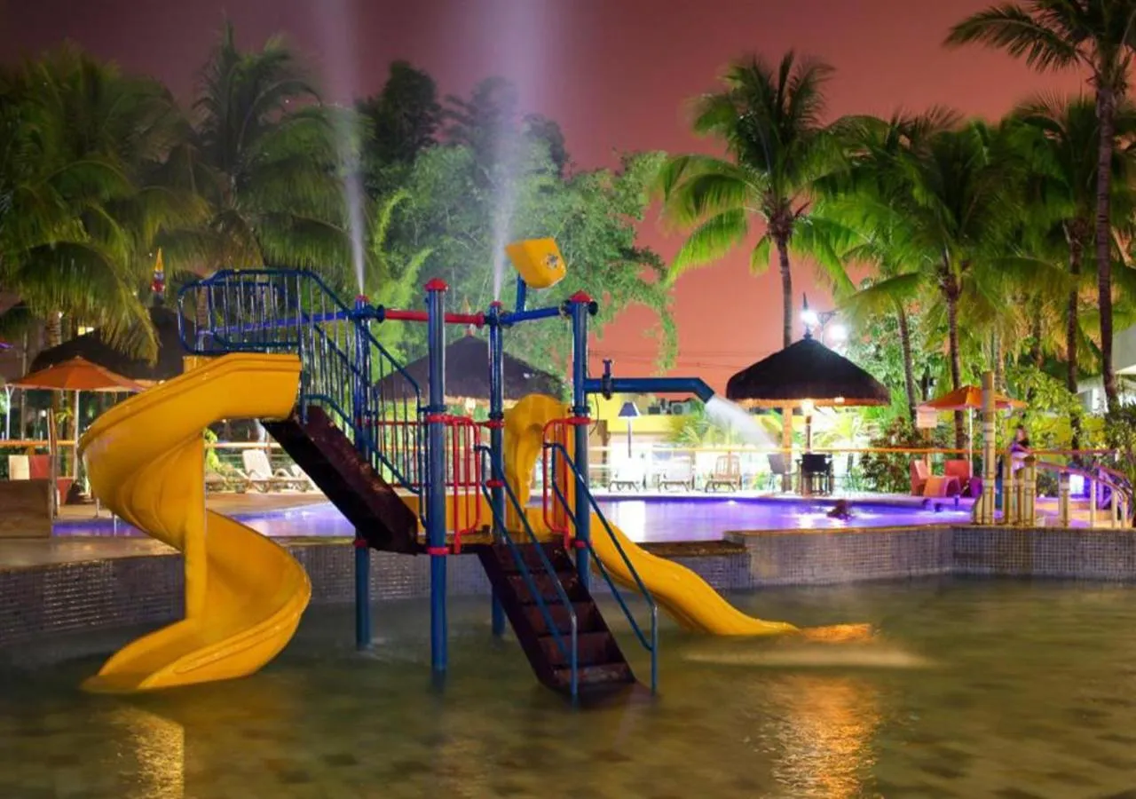 Night in Hot Beach Raízes