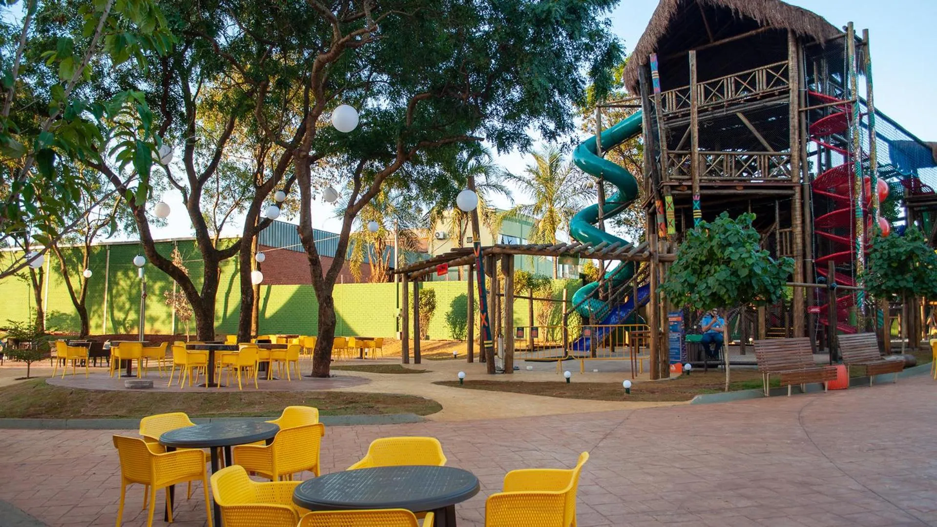 Children play ground in Hot Beach Raízes