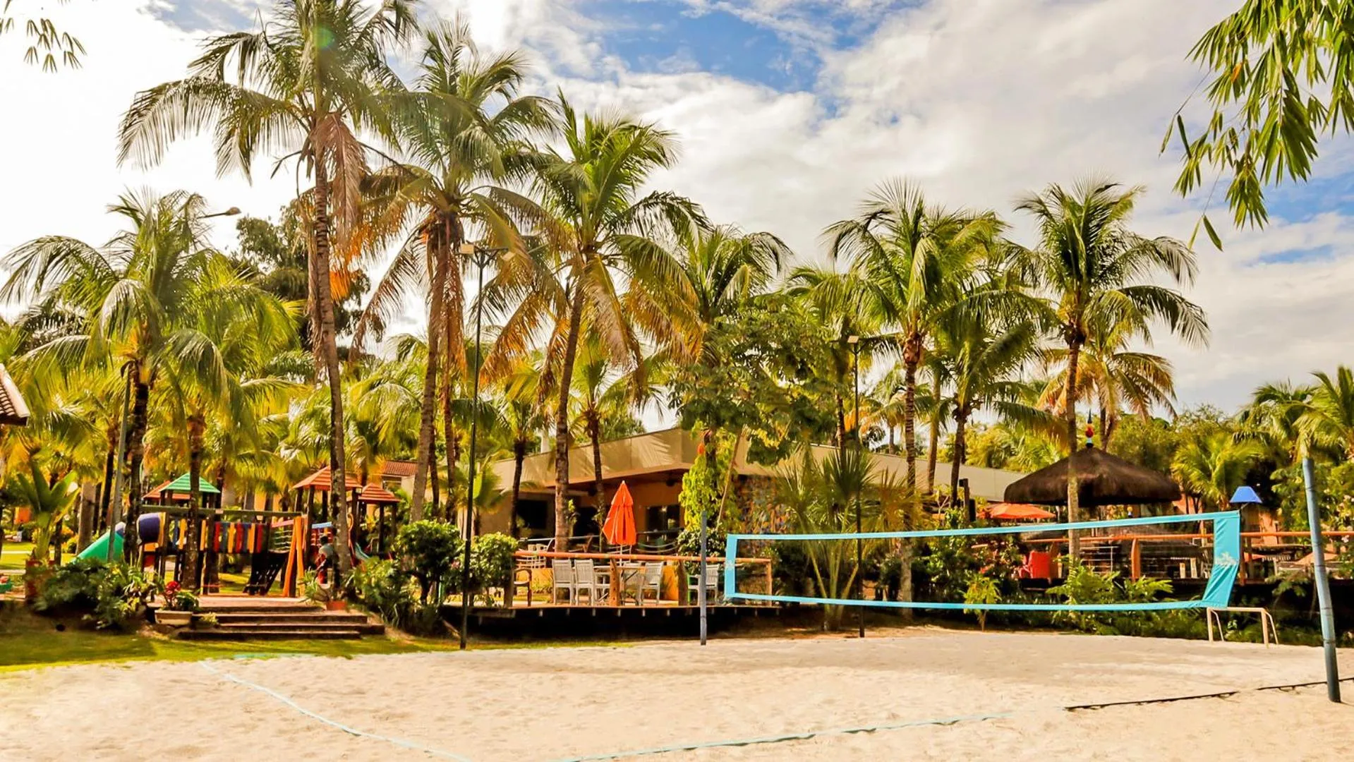 Day in Hot Beach Raízes