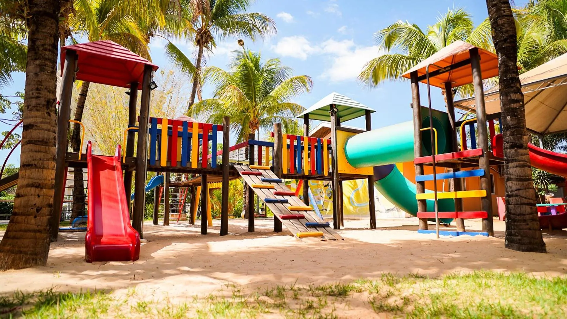 Children play ground in Hot Beach Raízes