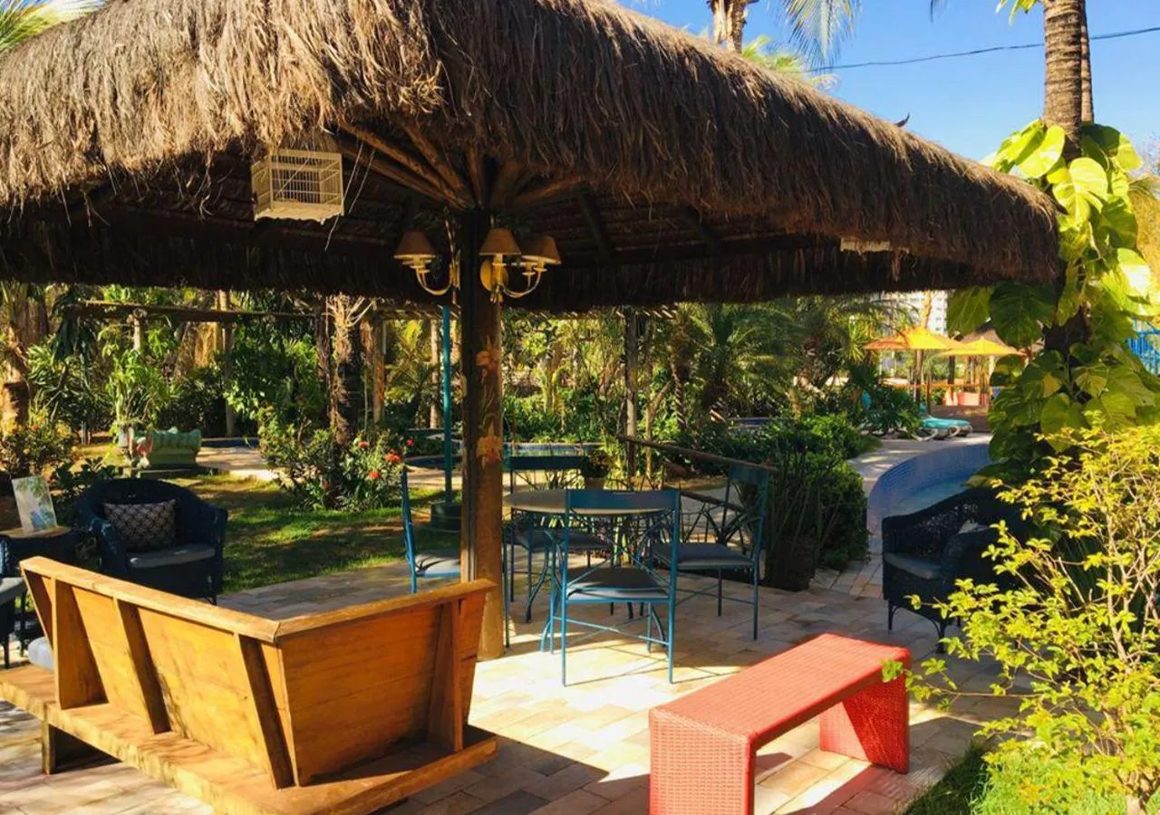 Restaurant/places to eat in Hot Beach Raízes