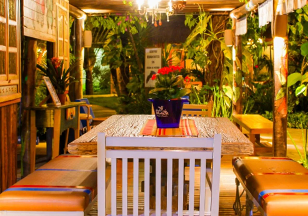 Dining area in Hot Beach Raízes