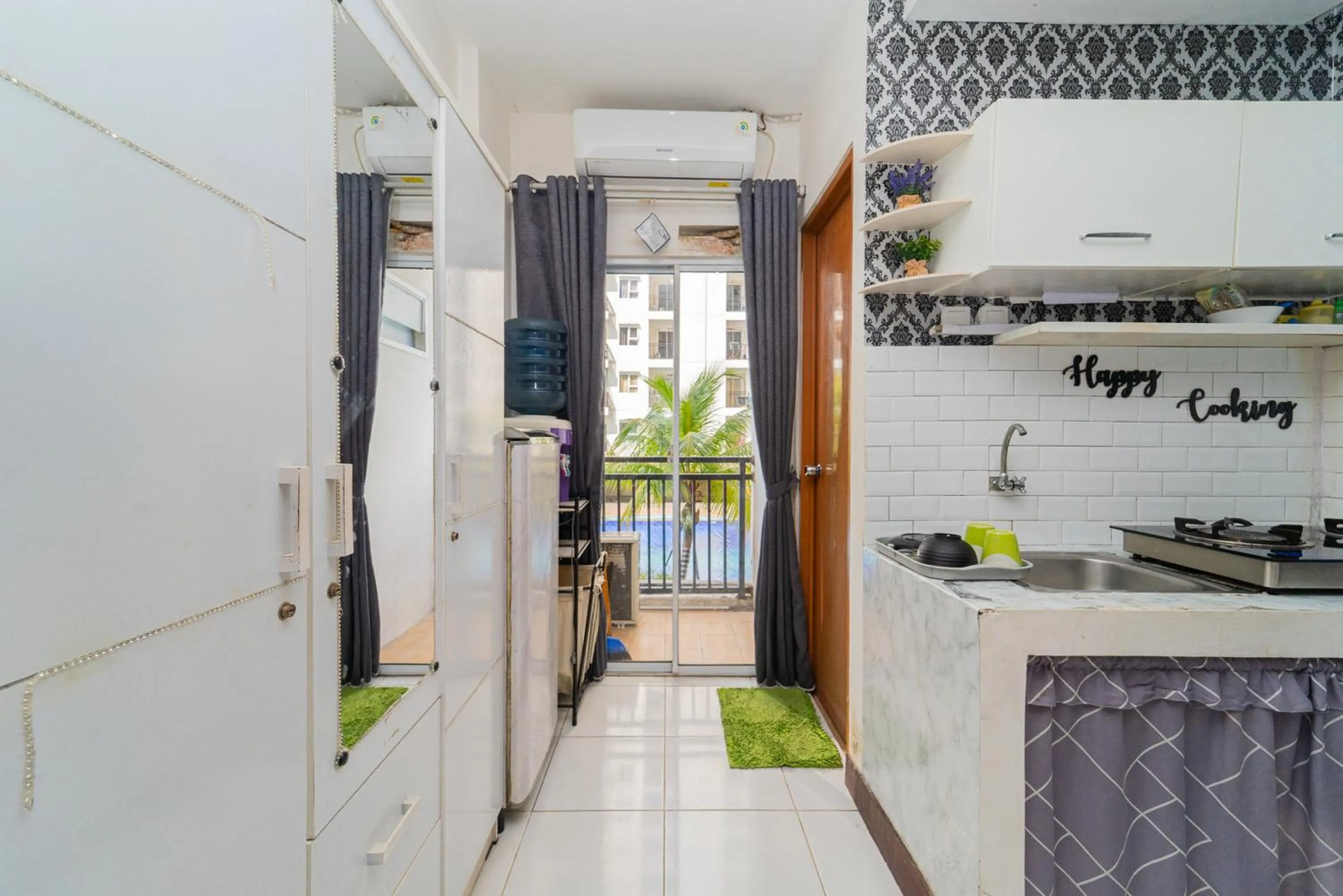 Kitchen or kitchenette in RedLiving Apartemen Cinere Resort - Gold Room