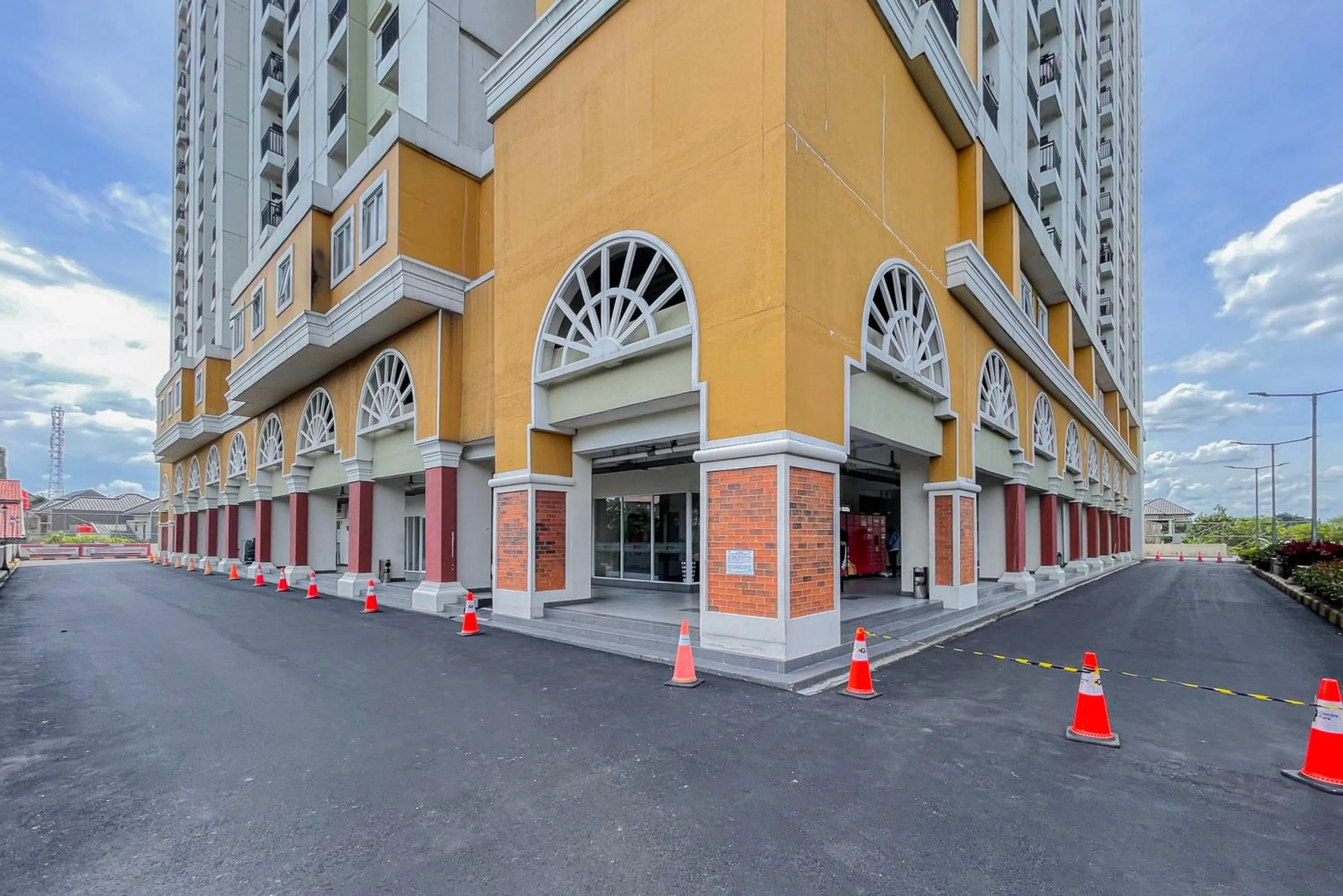 Property building in RedLiving Apartemen Cinere Resort - Gold Room