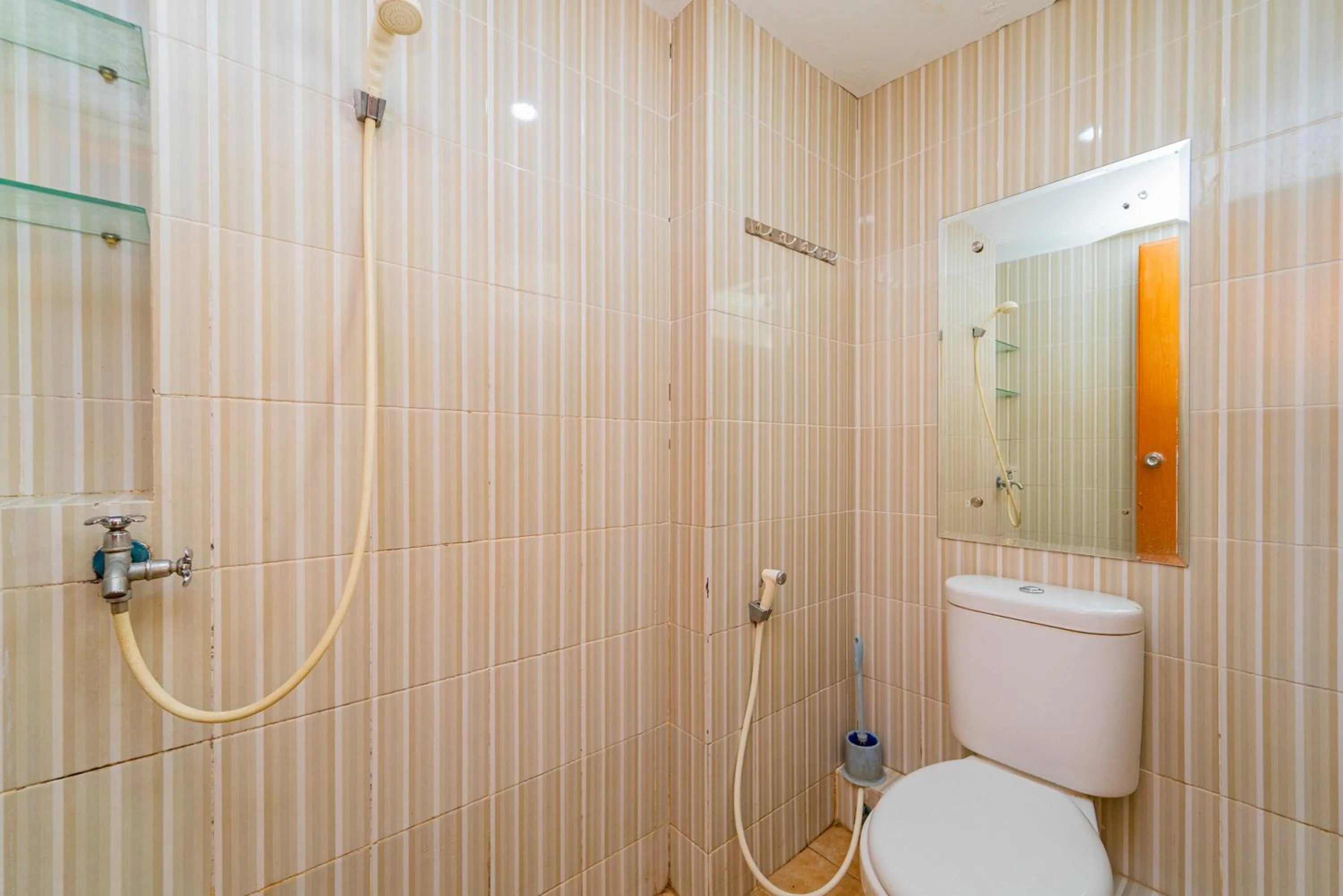 Shower in RedLiving Apartemen Cinere Resort - Gold Room