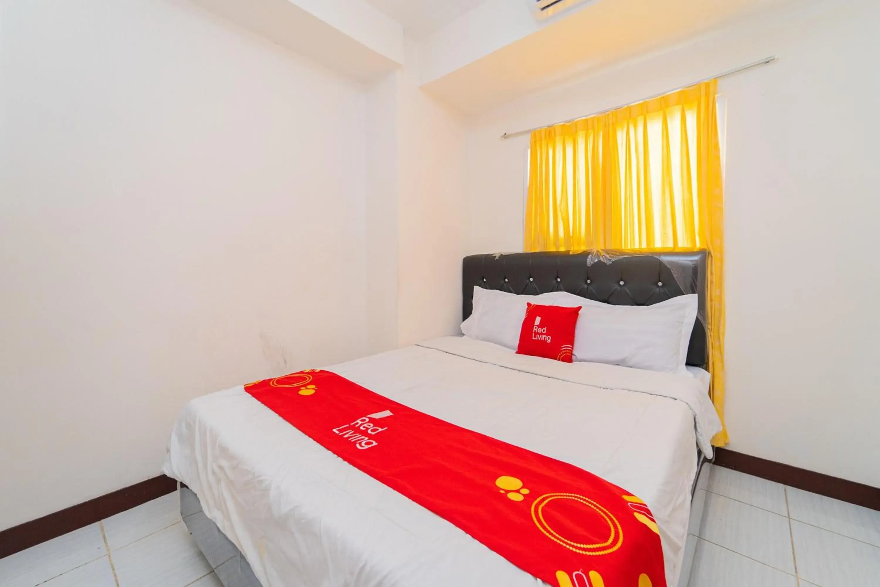 Standard Double Room in RedLiving Apartemen Cinere Resort - Gold Room Standard Double Room in RedLiving Apartemen Cinere Resort - Gold Room