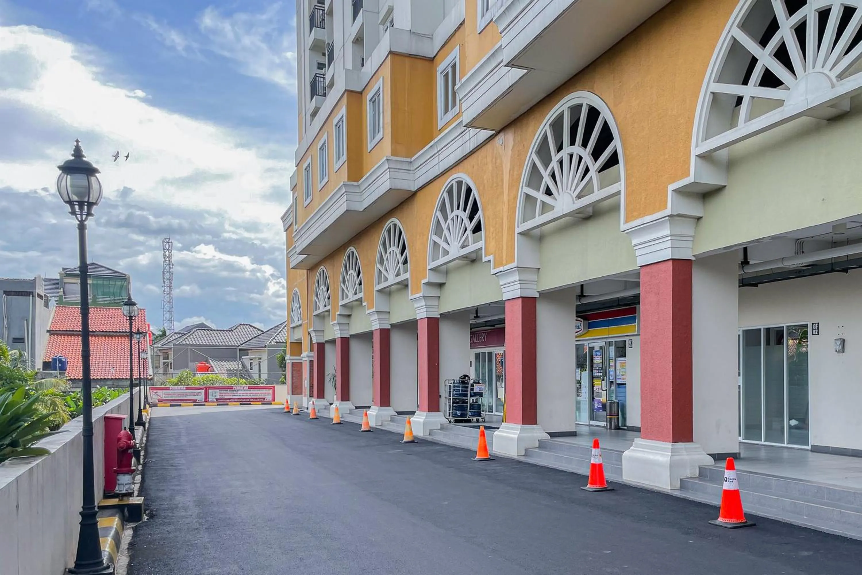 Property building in RedLiving Apartemen Cinere Resort - Gold Room