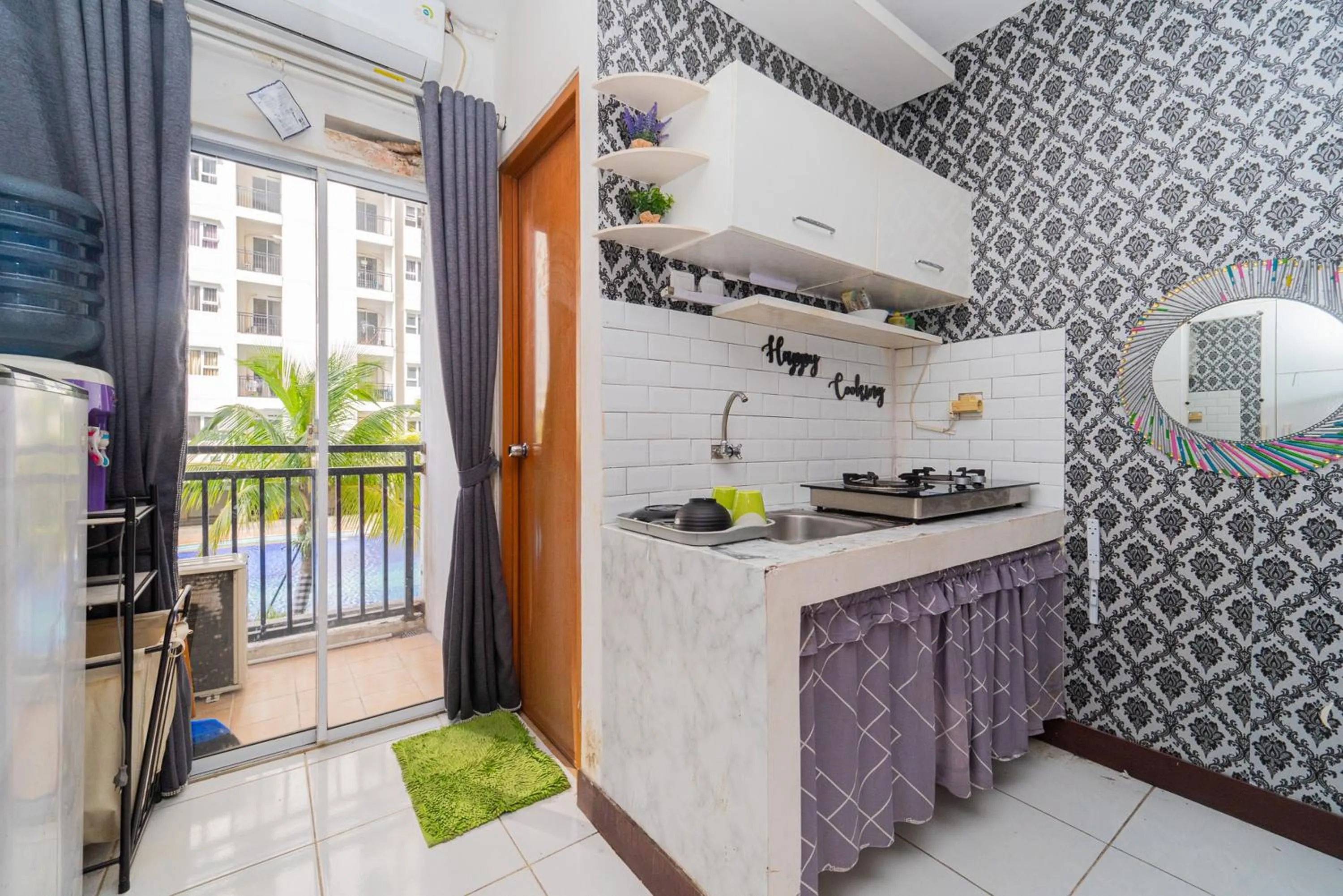 Kitchen or kitchenette in RedLiving Apartemen Cinere Resort - Gold Room