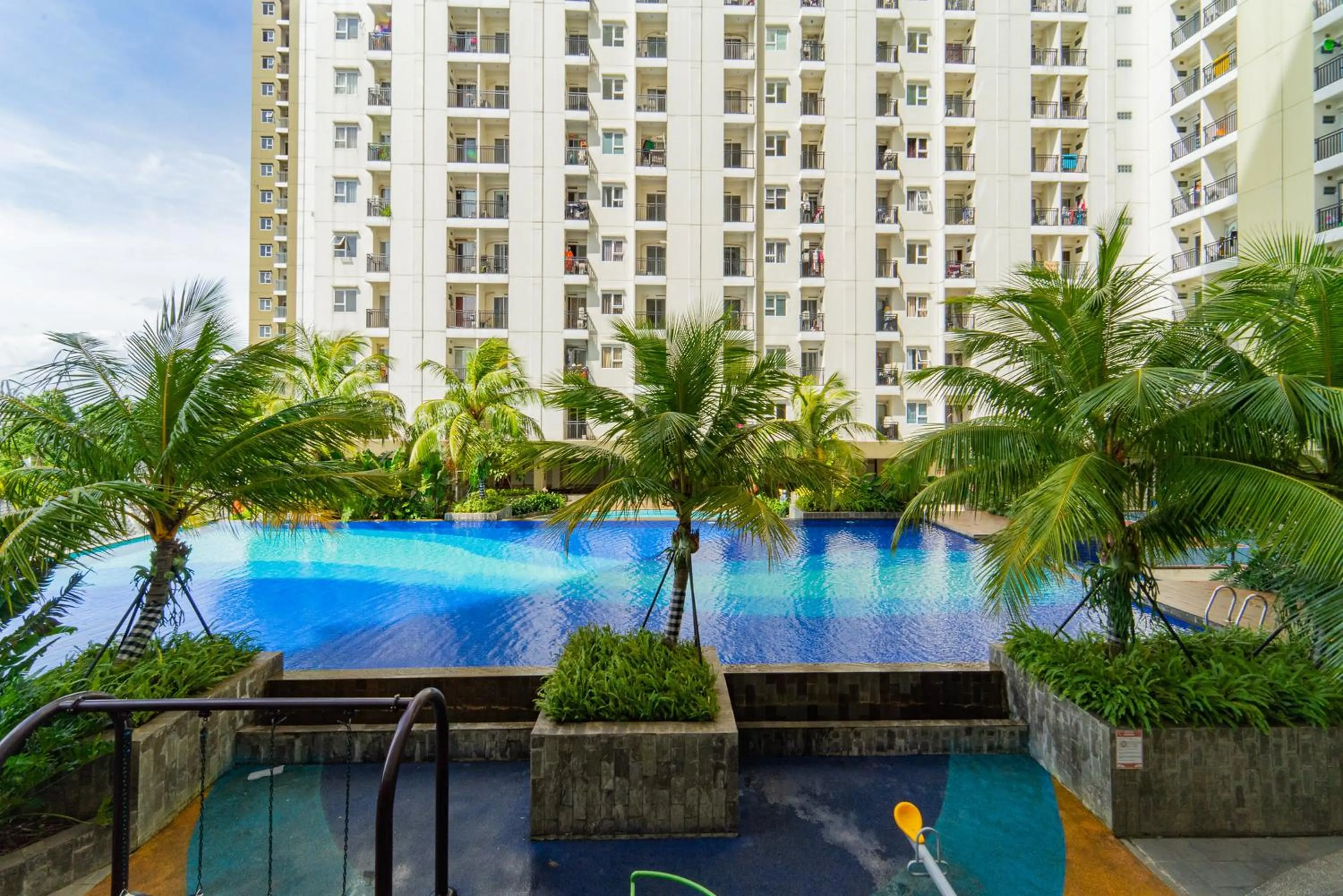 Swimming pool in RedLiving Apartemen Cinere Resort - Gold Room
