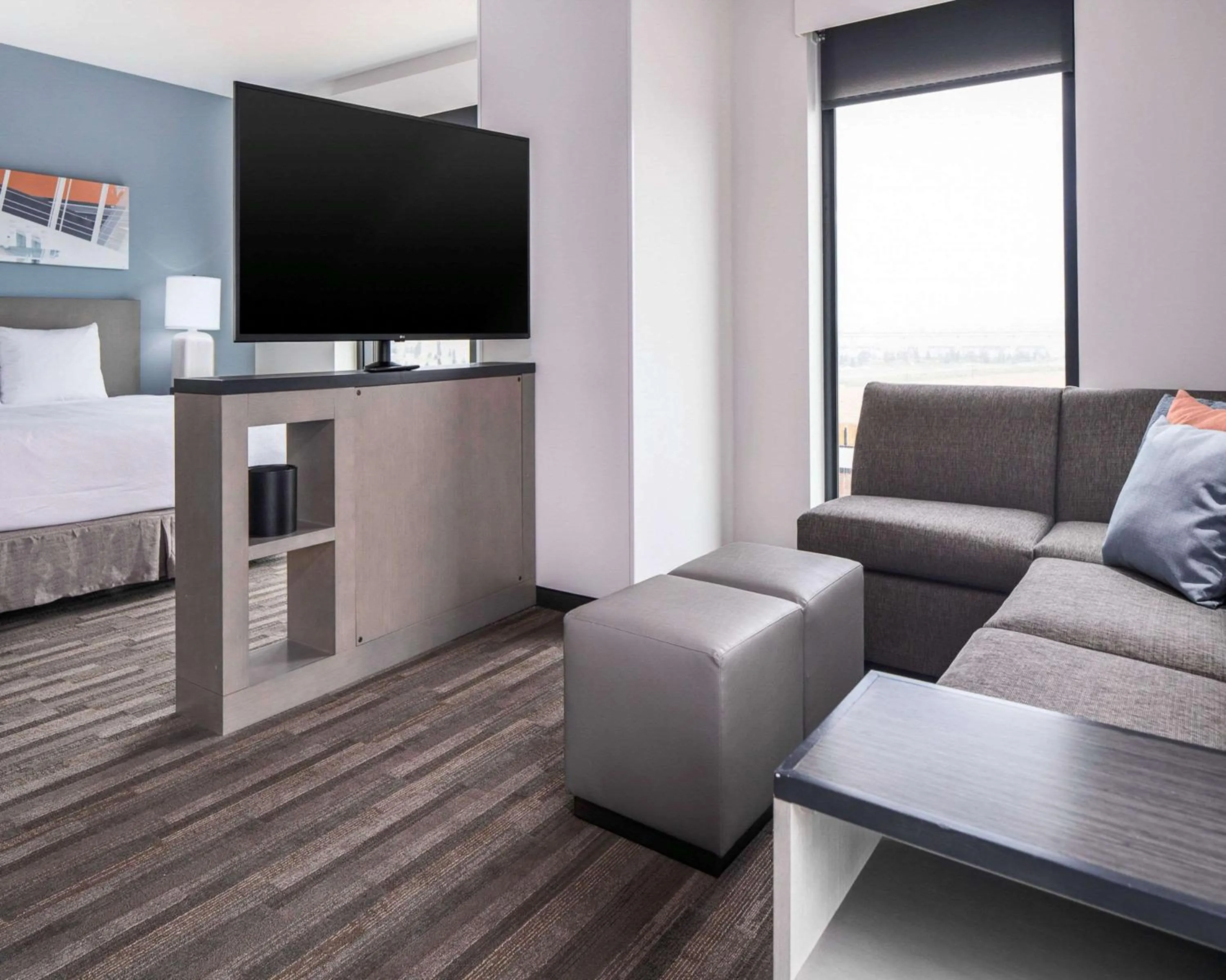 Photo of the whole room, Bed in Hyatt House Allentown-Lehigh Valley