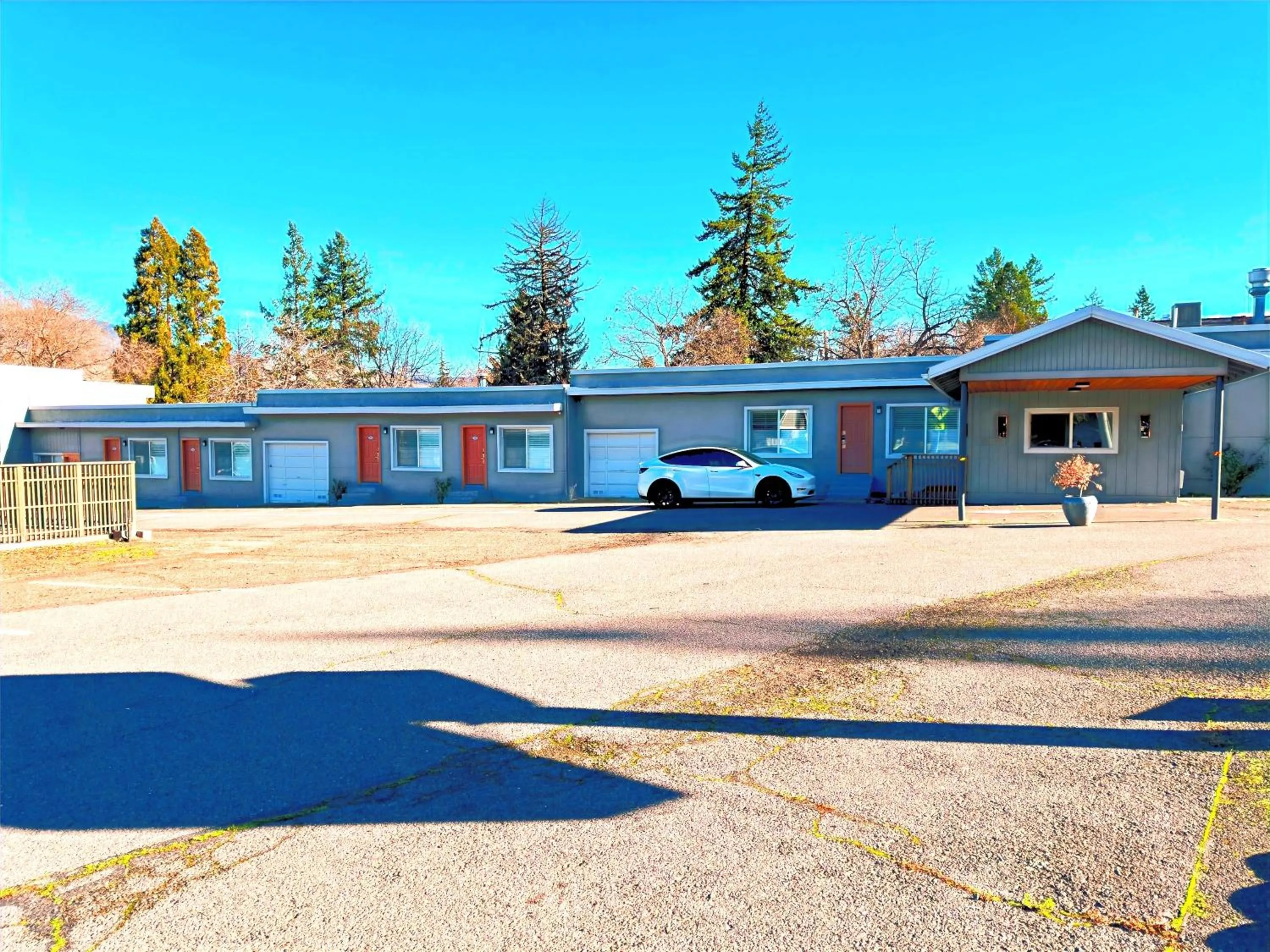 Property building in Ashland Motel - Oregon