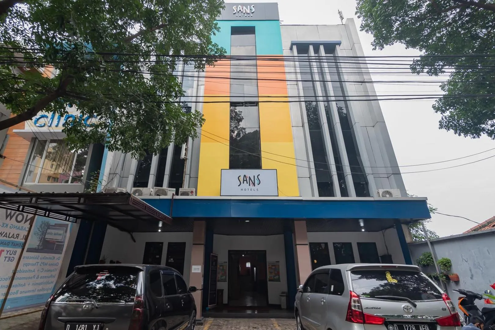 Property building in Sans Hotel Cihampelas Bandung