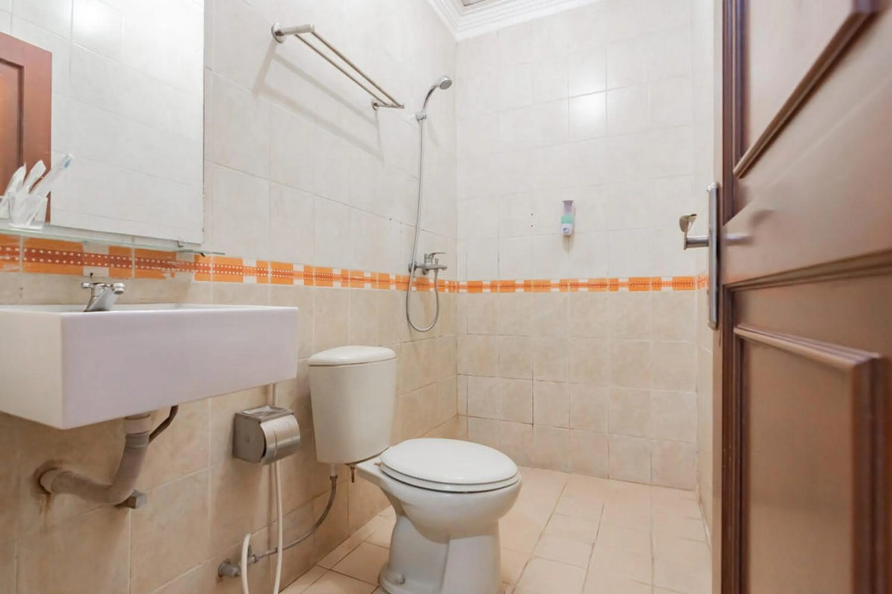 Bathroom in Sans Hotel Cihampelas Bandung