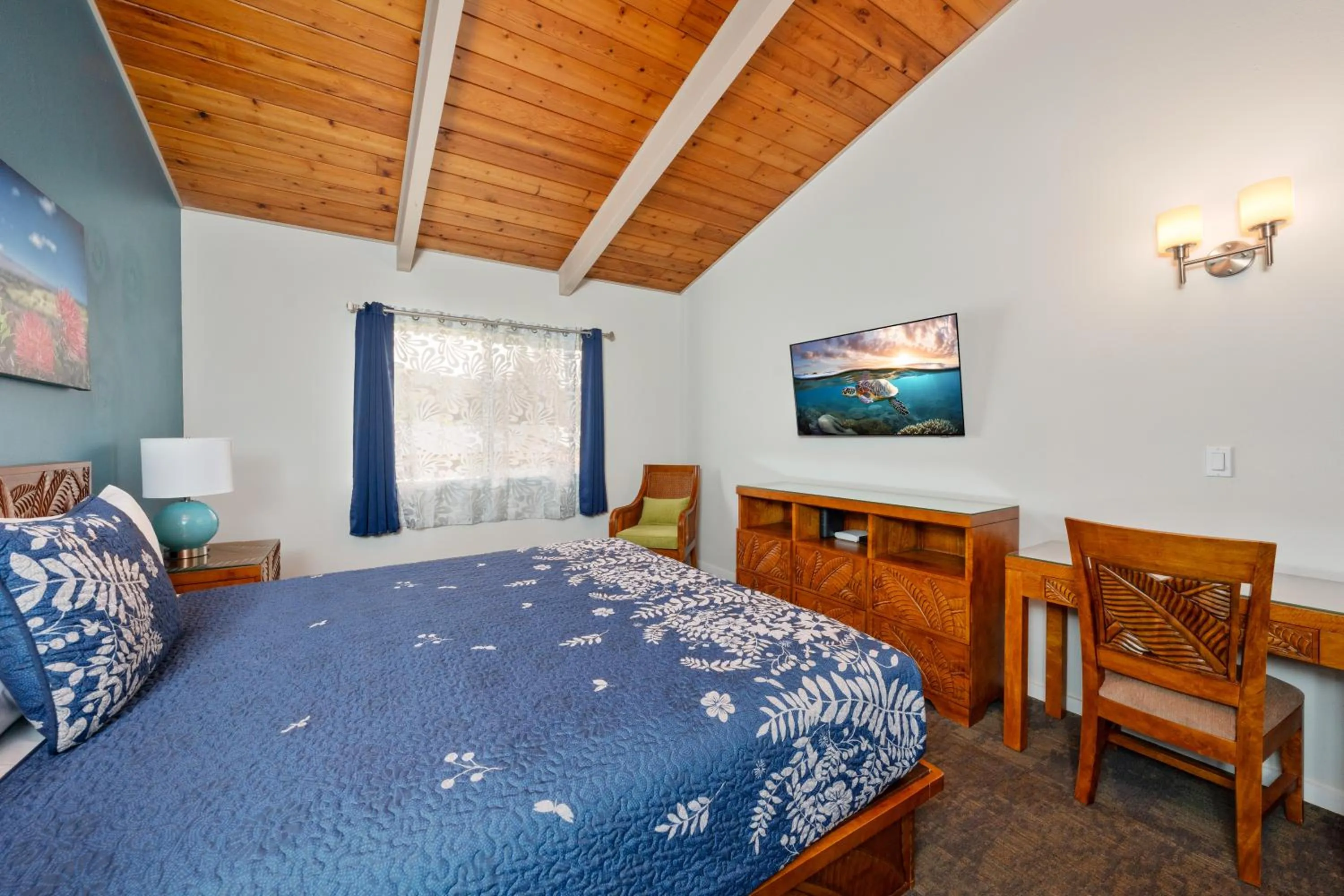 Bed in Castle Waimea Country Lodge