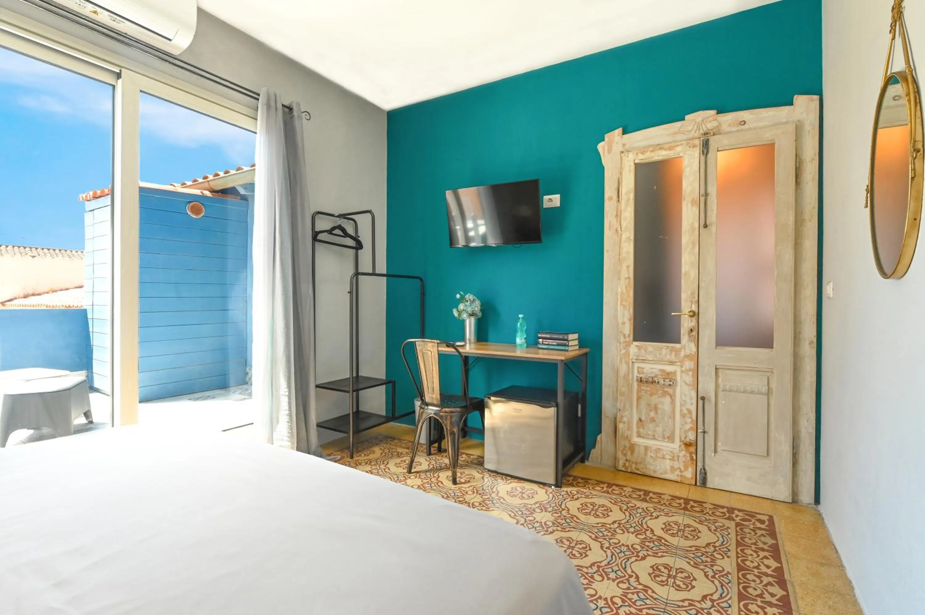 TV and multimedia in Urban Blue Guest House