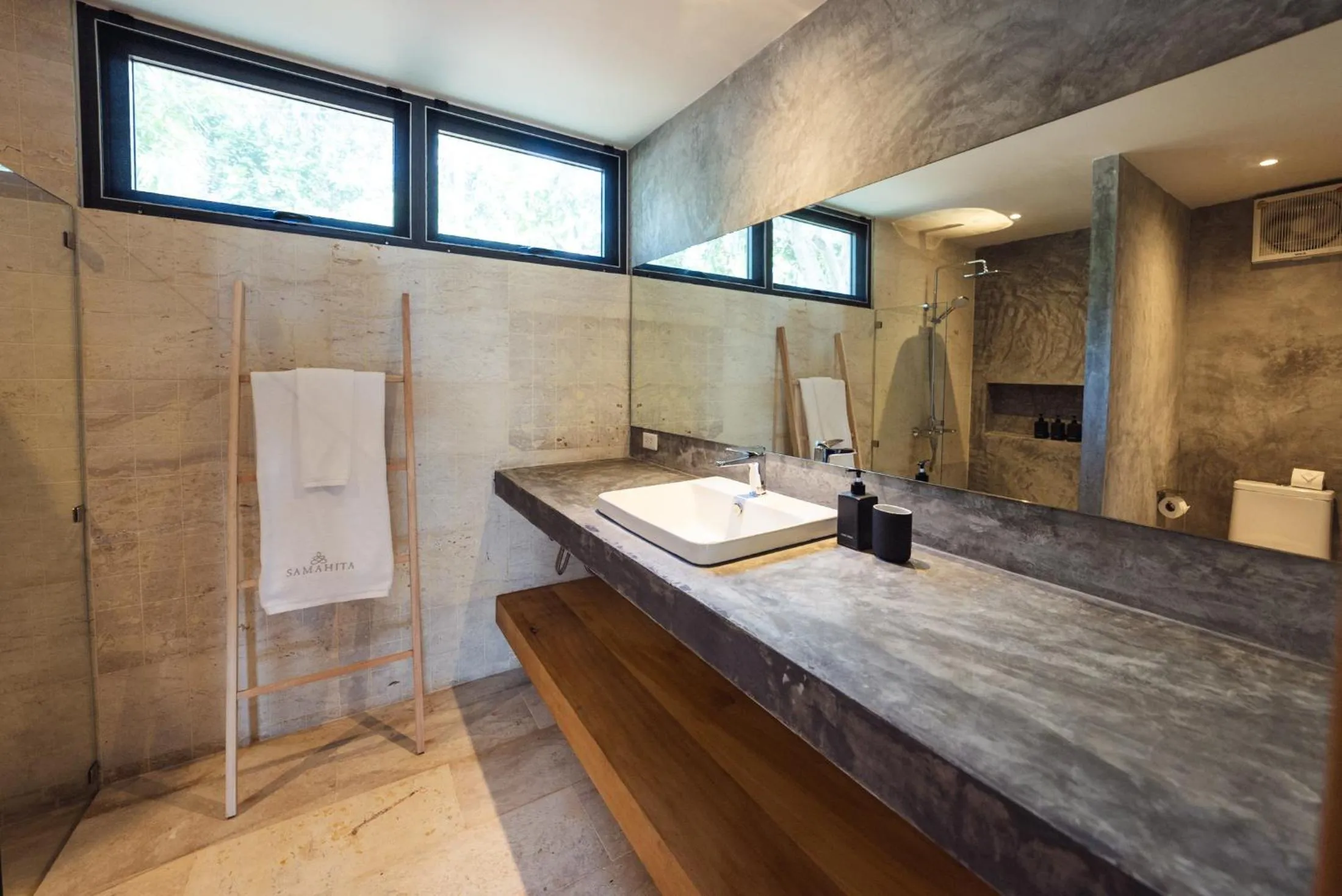 Shower in Samahita Retreat