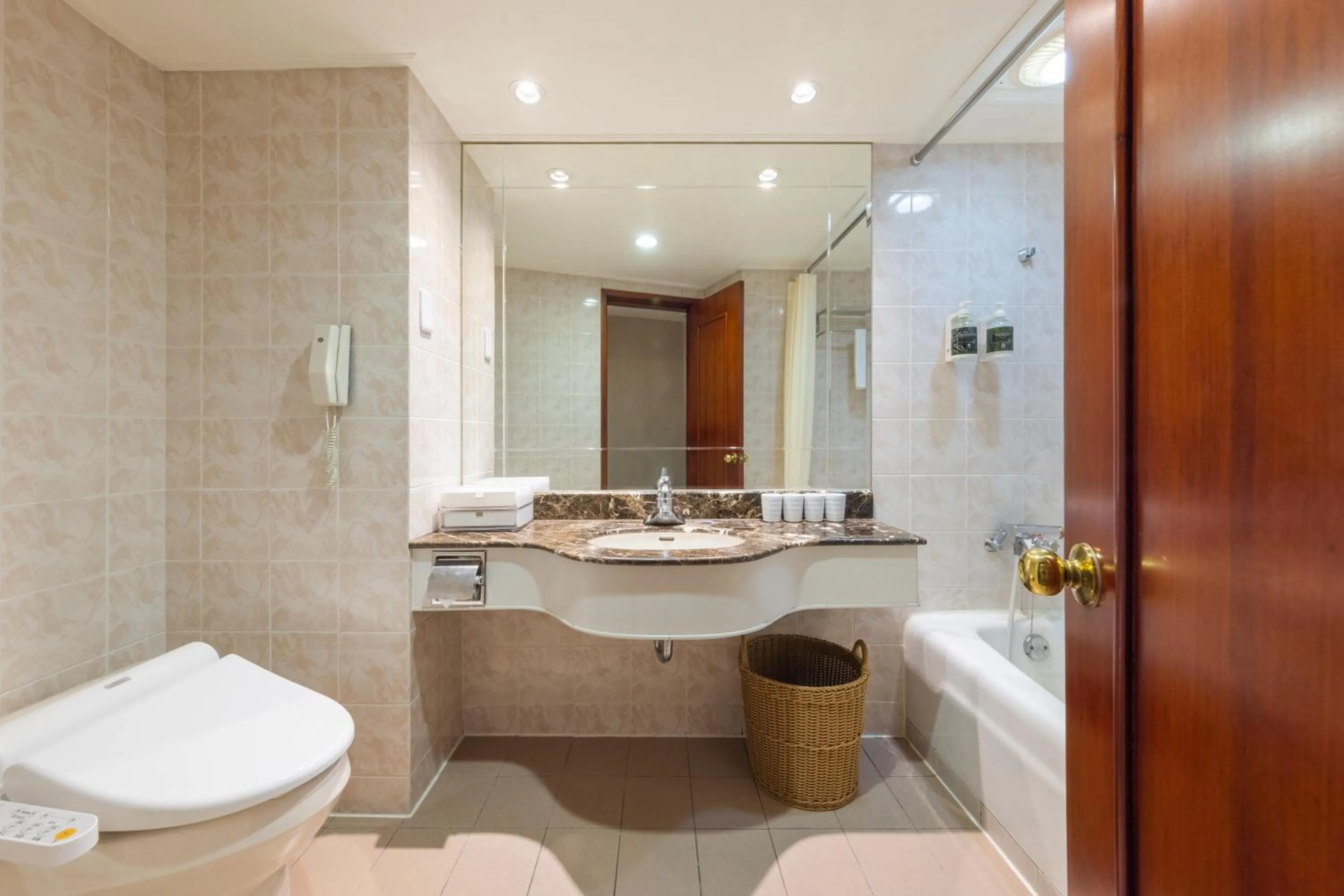 Bathroom in Taoyuan Yuehua Hotel & Golf Club