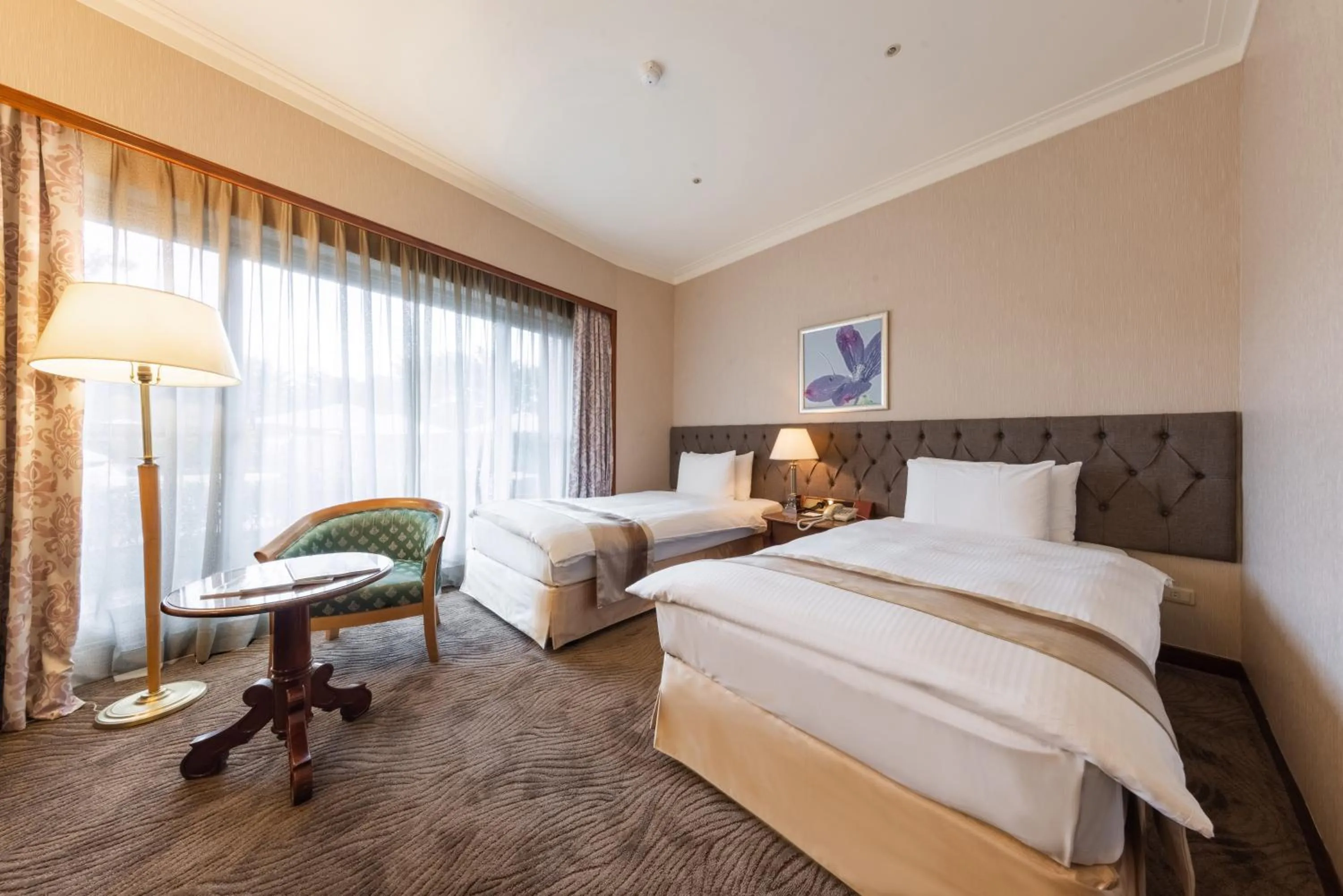 Photo of the whole room, Bed in Taoyuan Yuehua Hotel & Golf Club