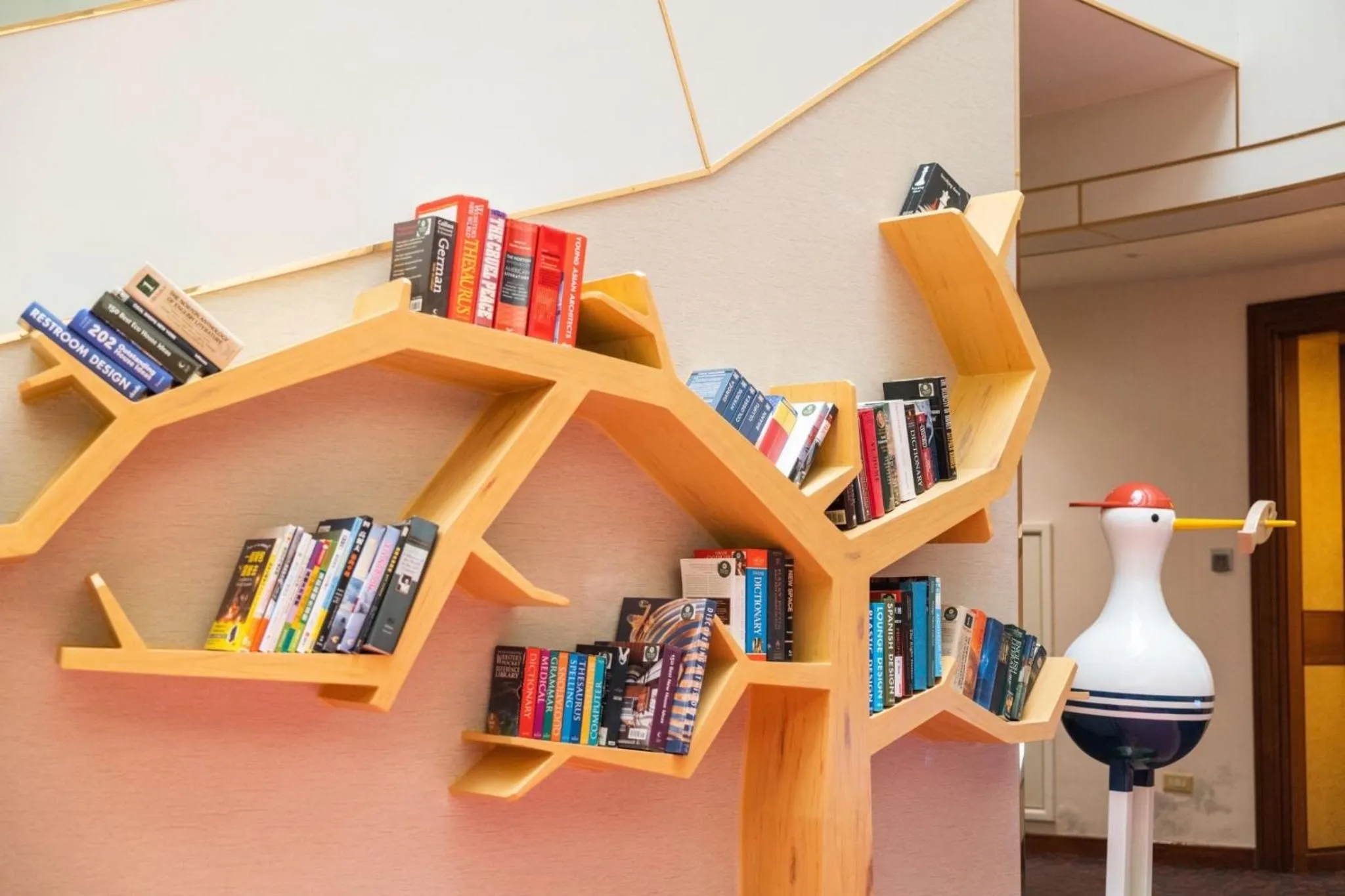 Communal lounge/ TV room in Taoyuan Yuehua Hotel & Golf Club