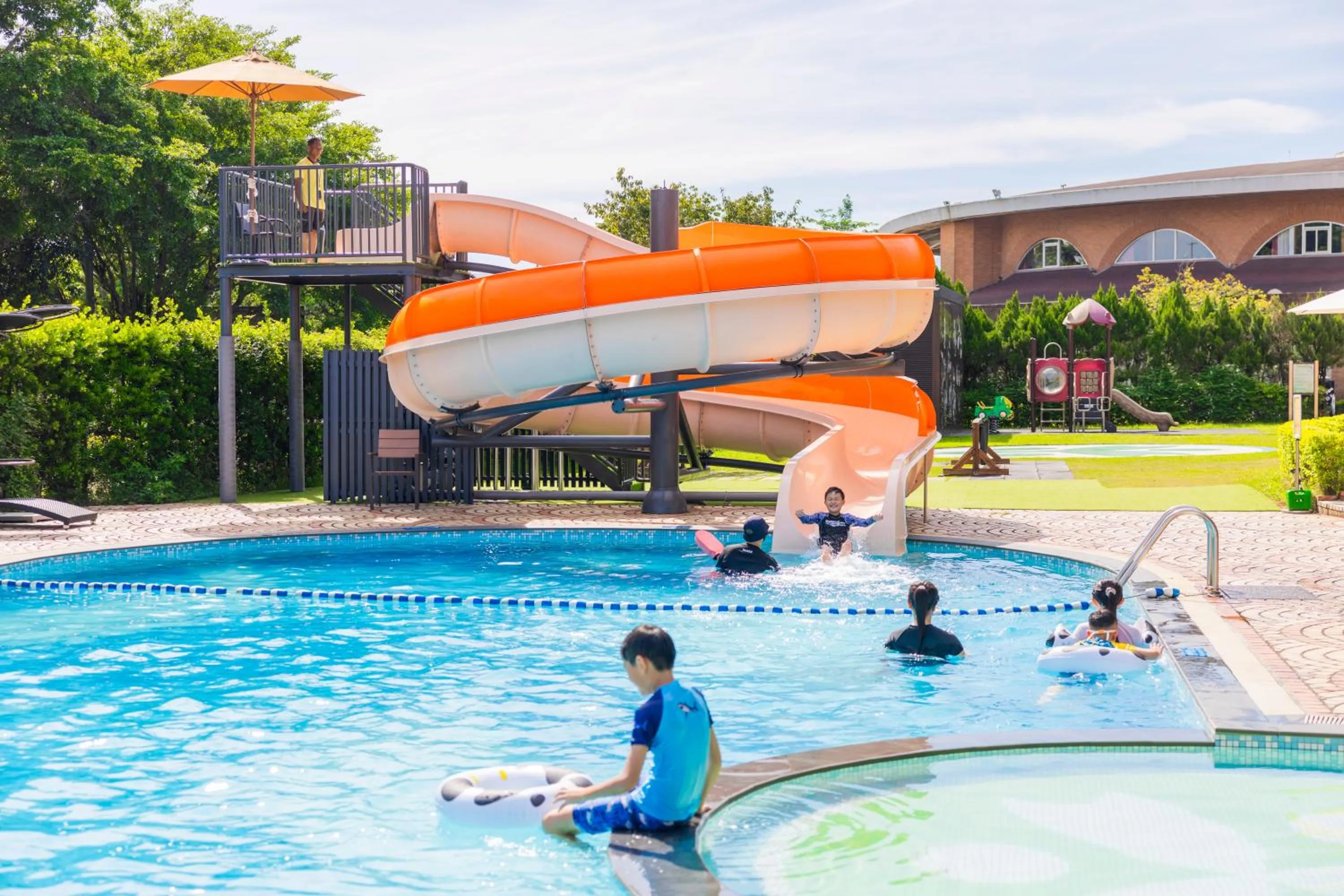 Swimming pool in Taoyuan Yuehua Hotel & Golf Club