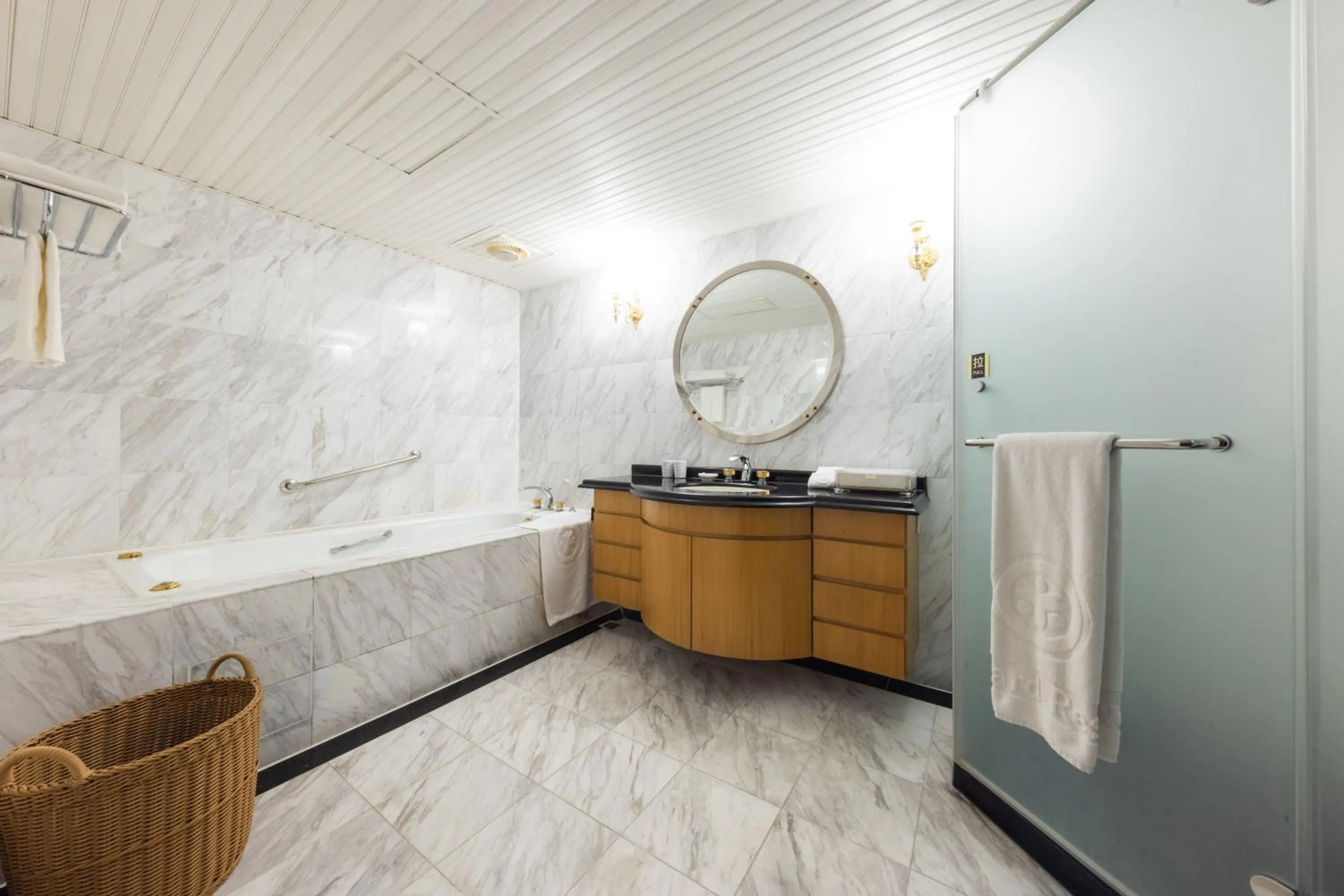 Bathroom in Taoyuan Yuehua Hotel & Golf Club