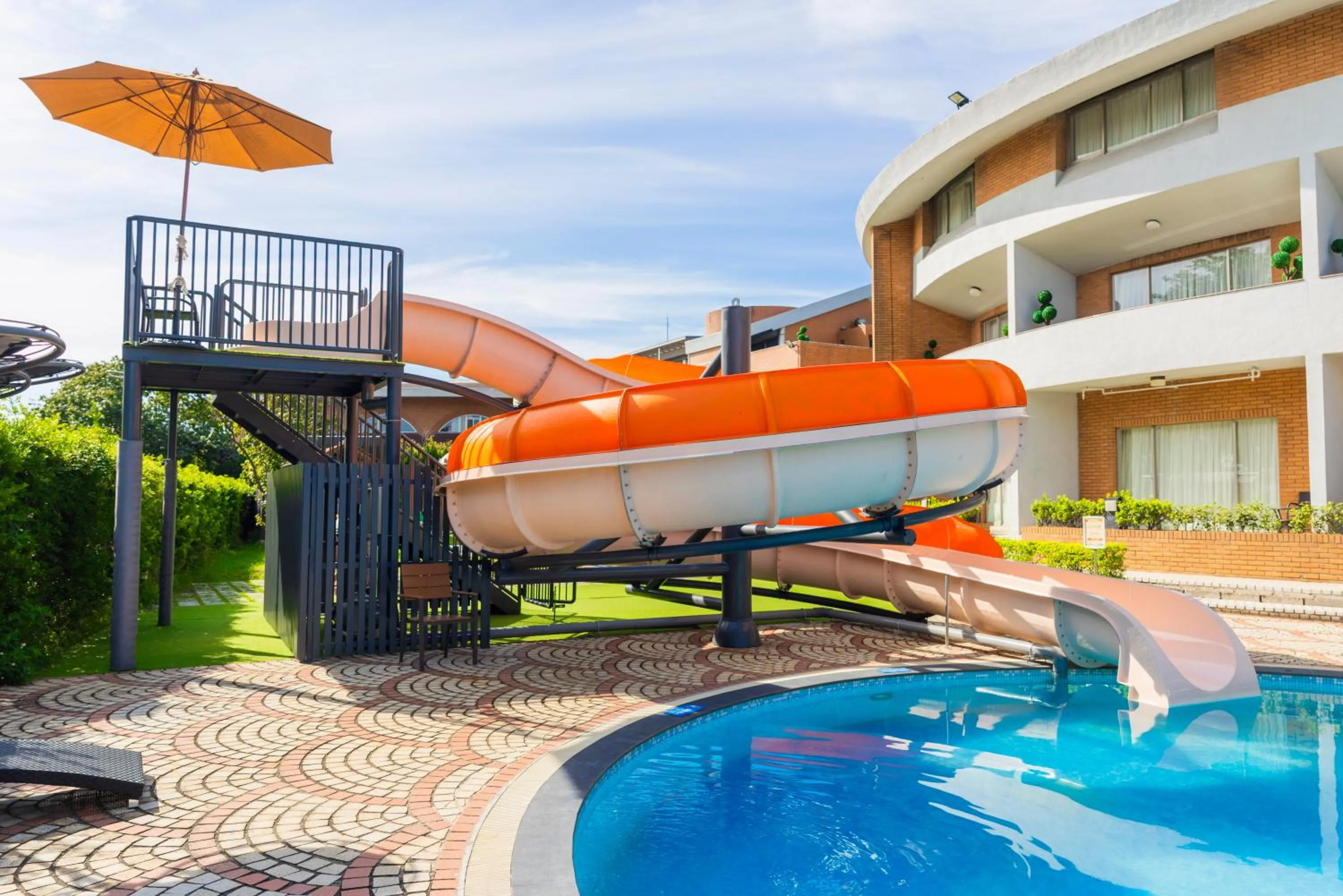 Swimming pool in Taoyuan Yuehua Hotel & Golf Club