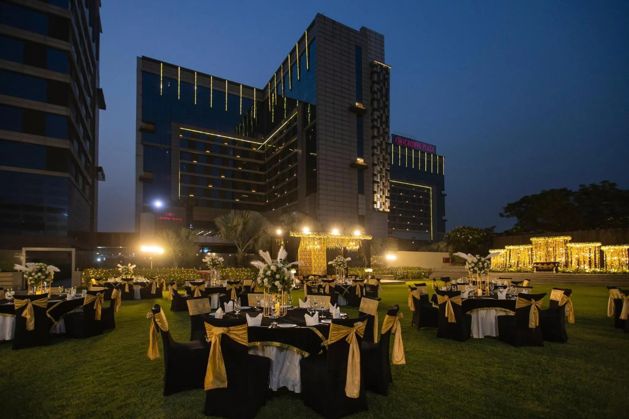 Lobby or reception in Crowne Plaza Greater Noida by IHG