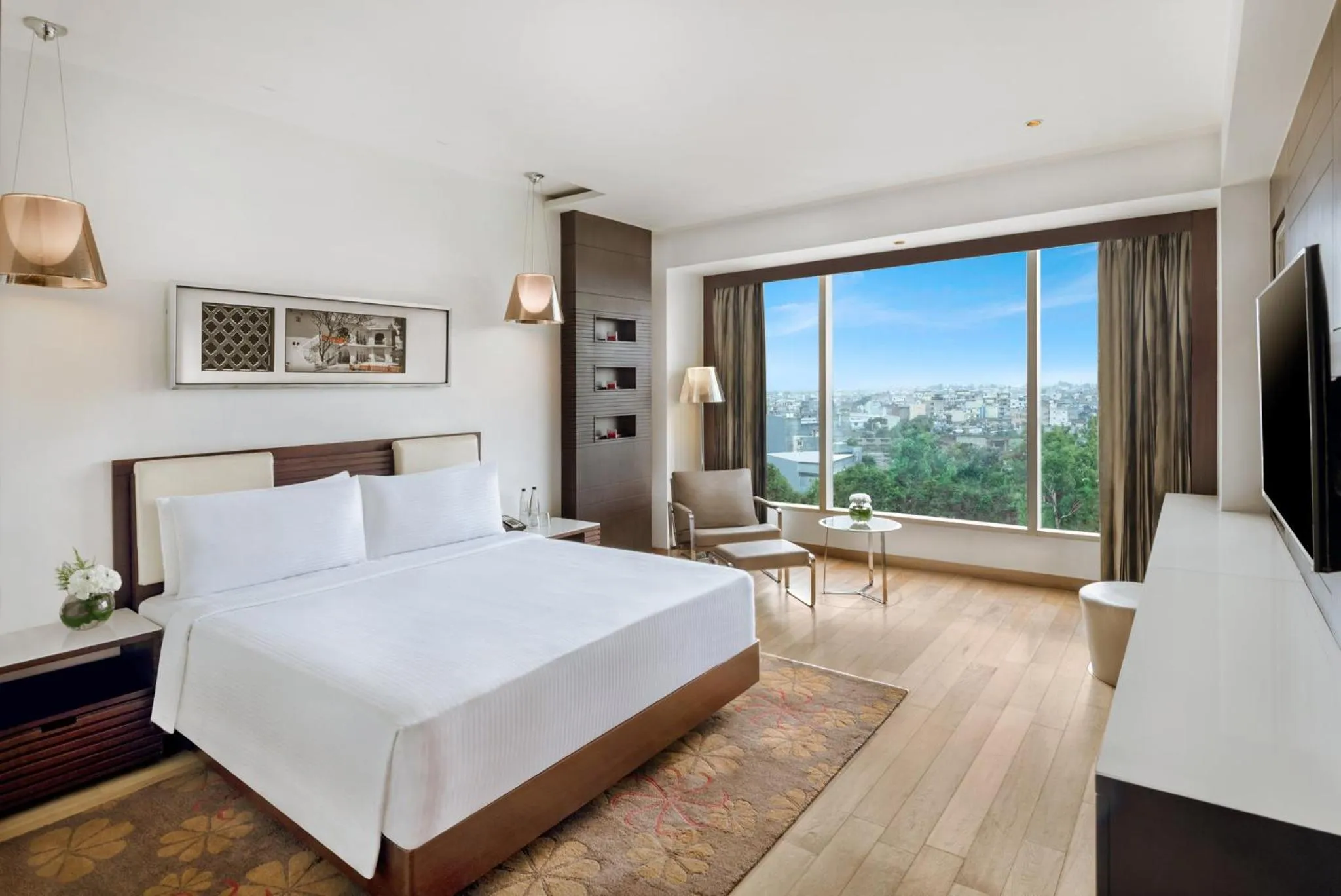 Photo of the whole room, Bed in Crowne Plaza Greater Noida by IHG