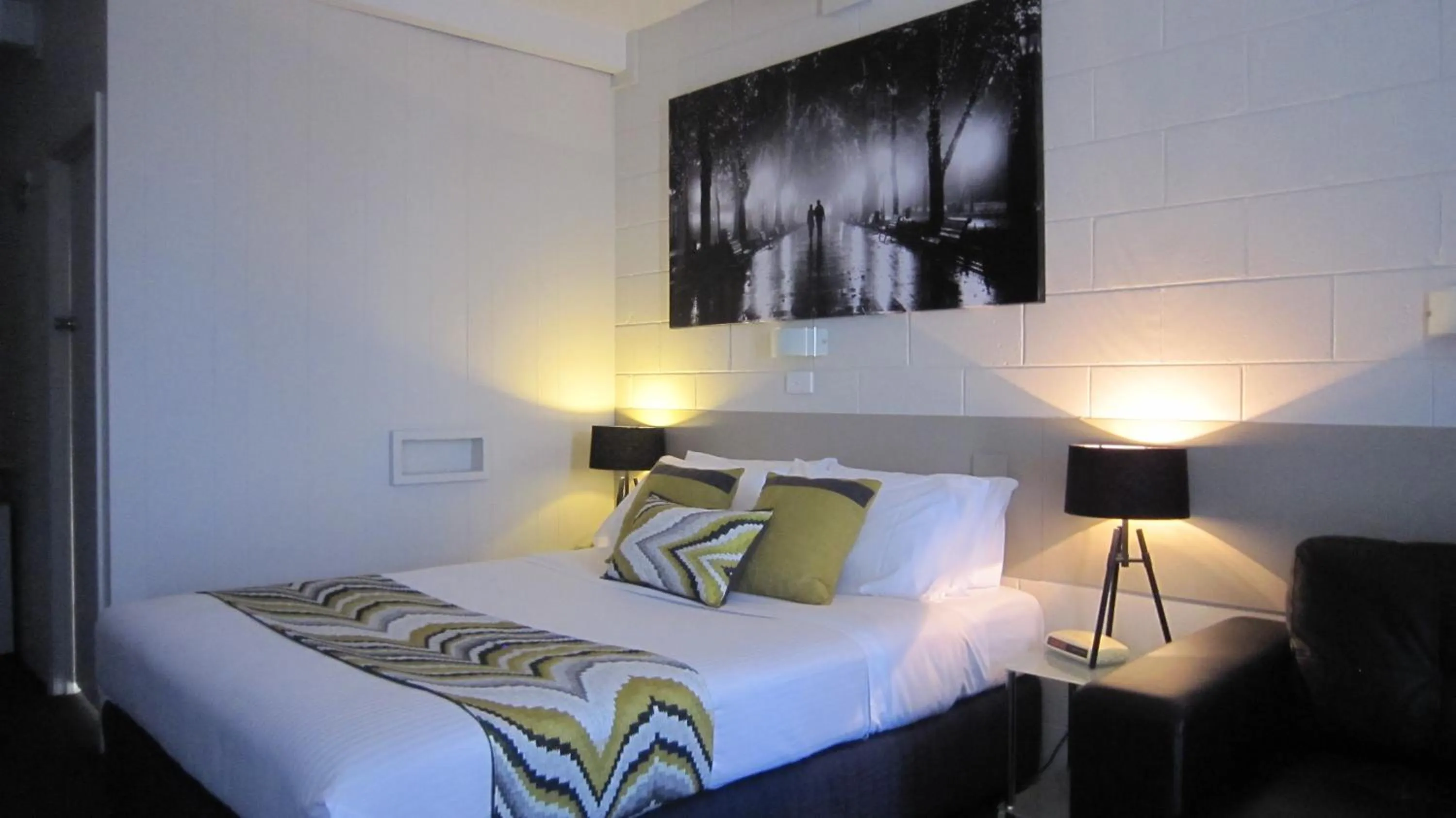 Bed in Castle Creek Motor Inn Euroa