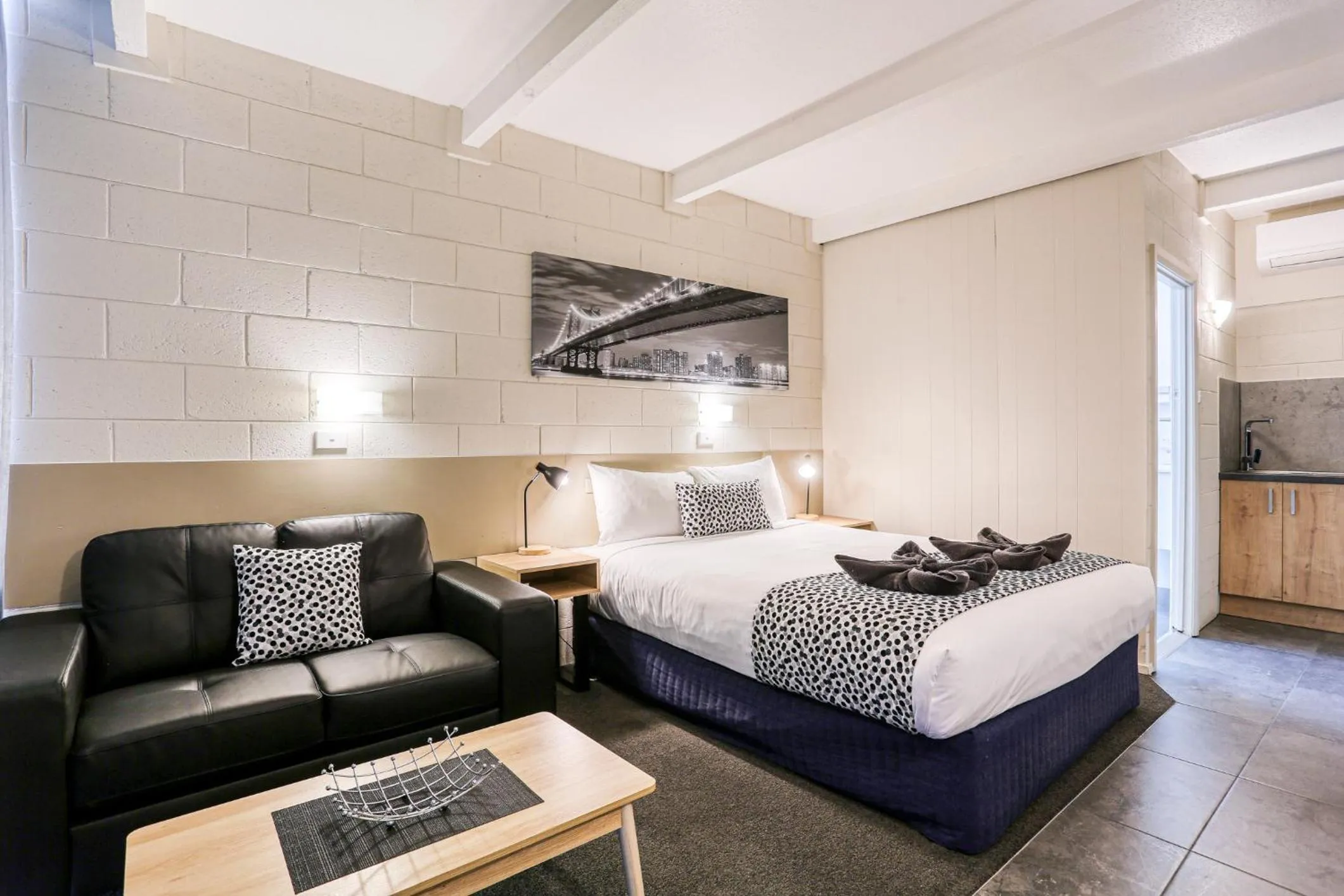 Bed in Castle Creek Motor Inn Euroa