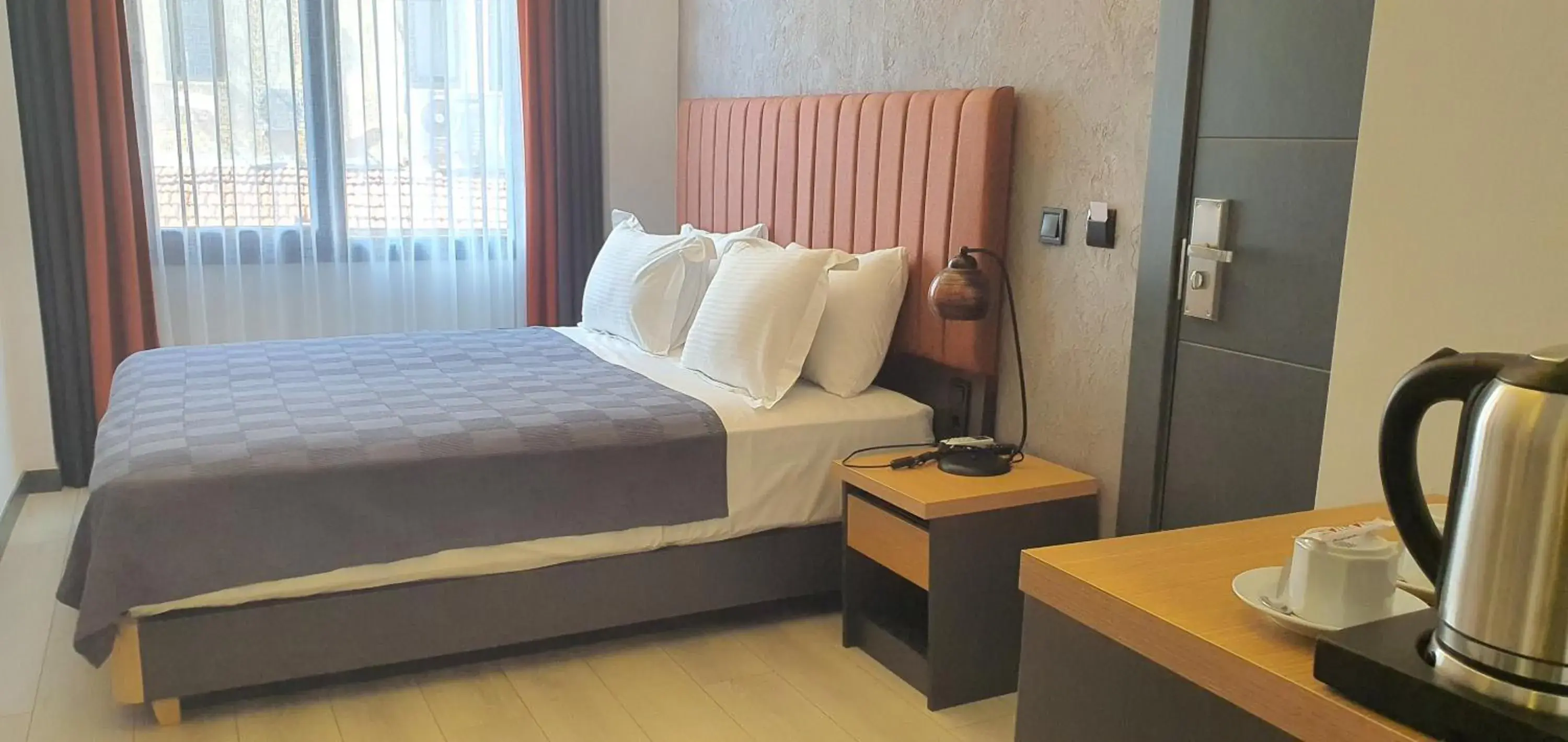 Small Double Room in Woynpoint Hotel&Cafe Small Double Room in Woynpoint Hotel&Cafe