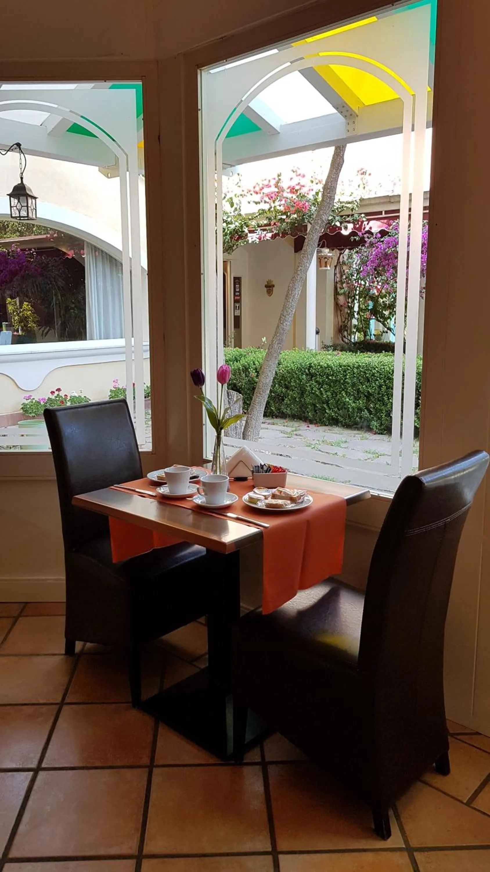 Lounge or bar in Hotel Mediterraneo