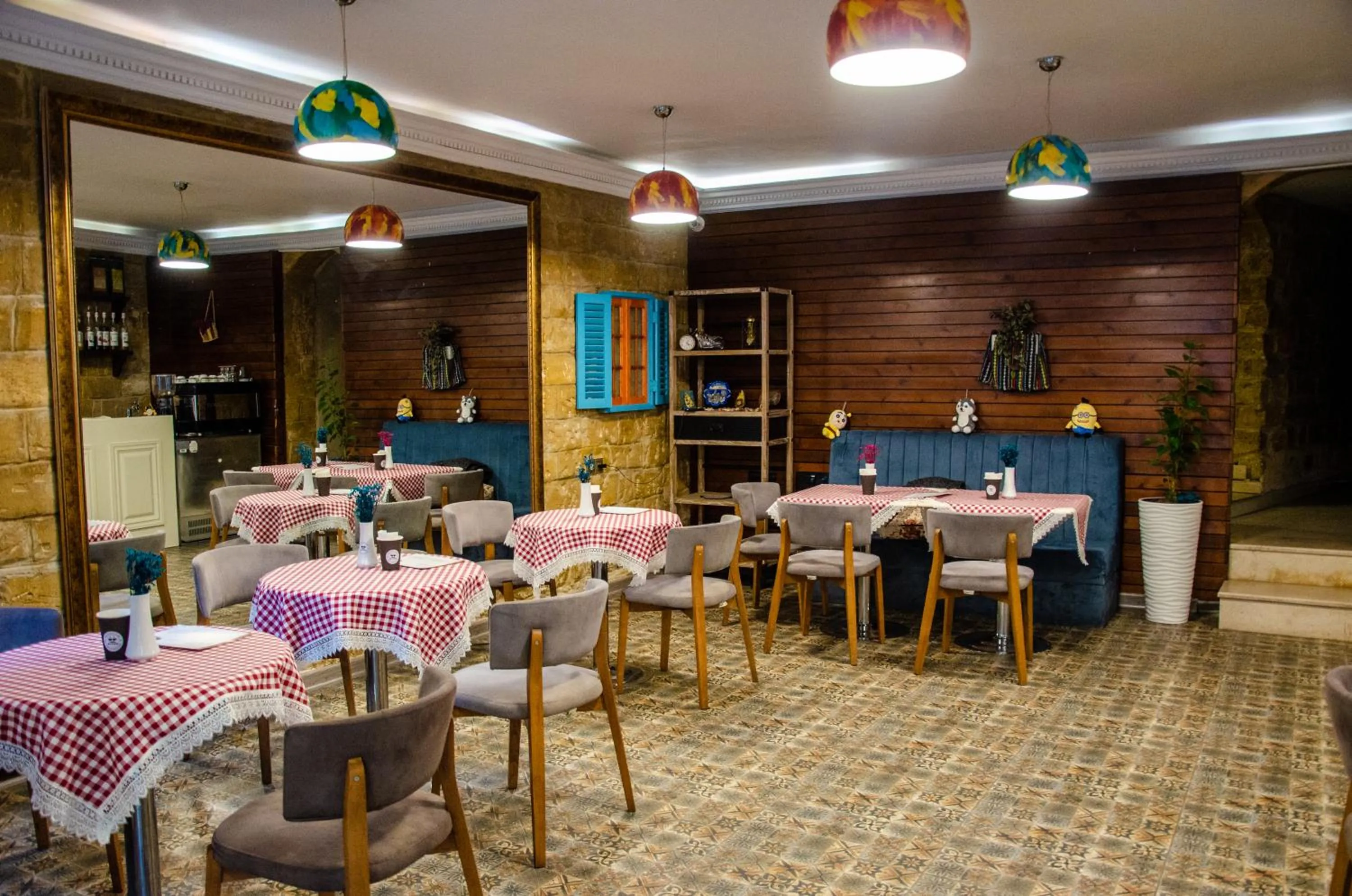 Restaurant/places to eat in Qala Hotel