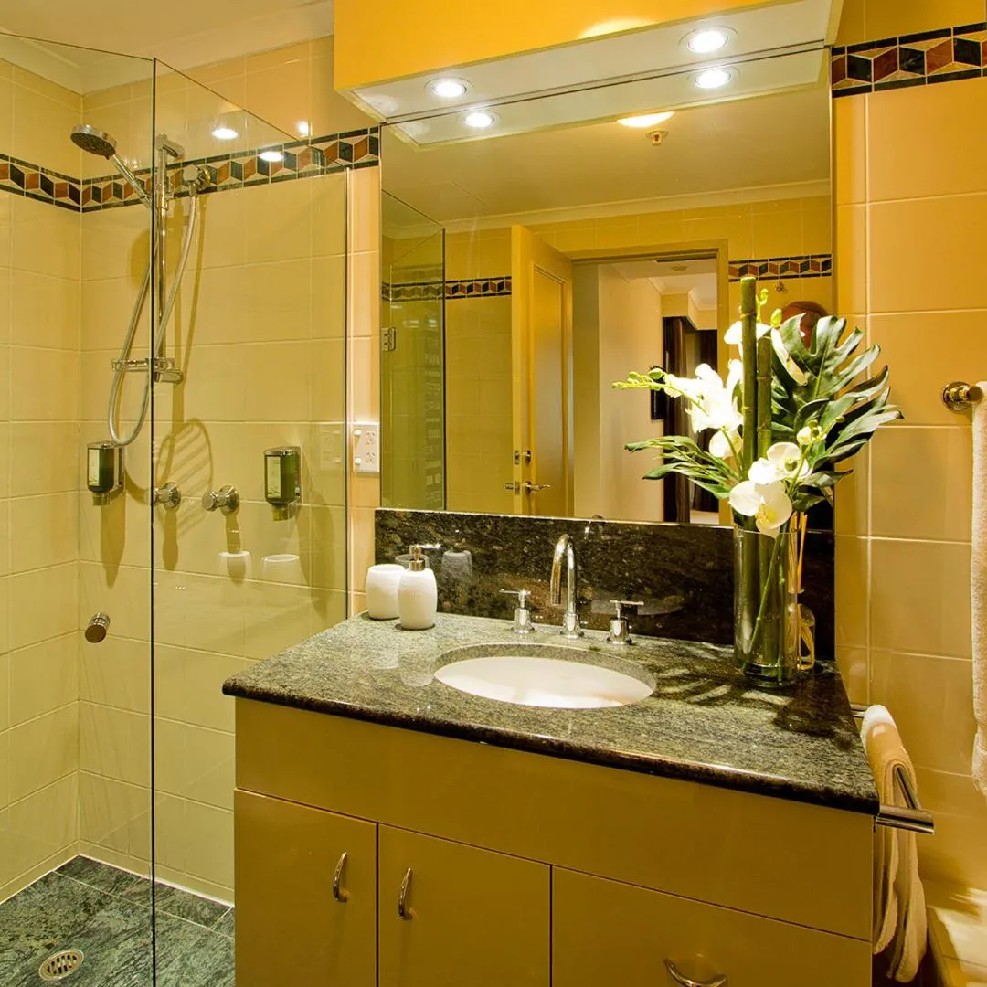 Bathroom in Darling Harbour Getaway