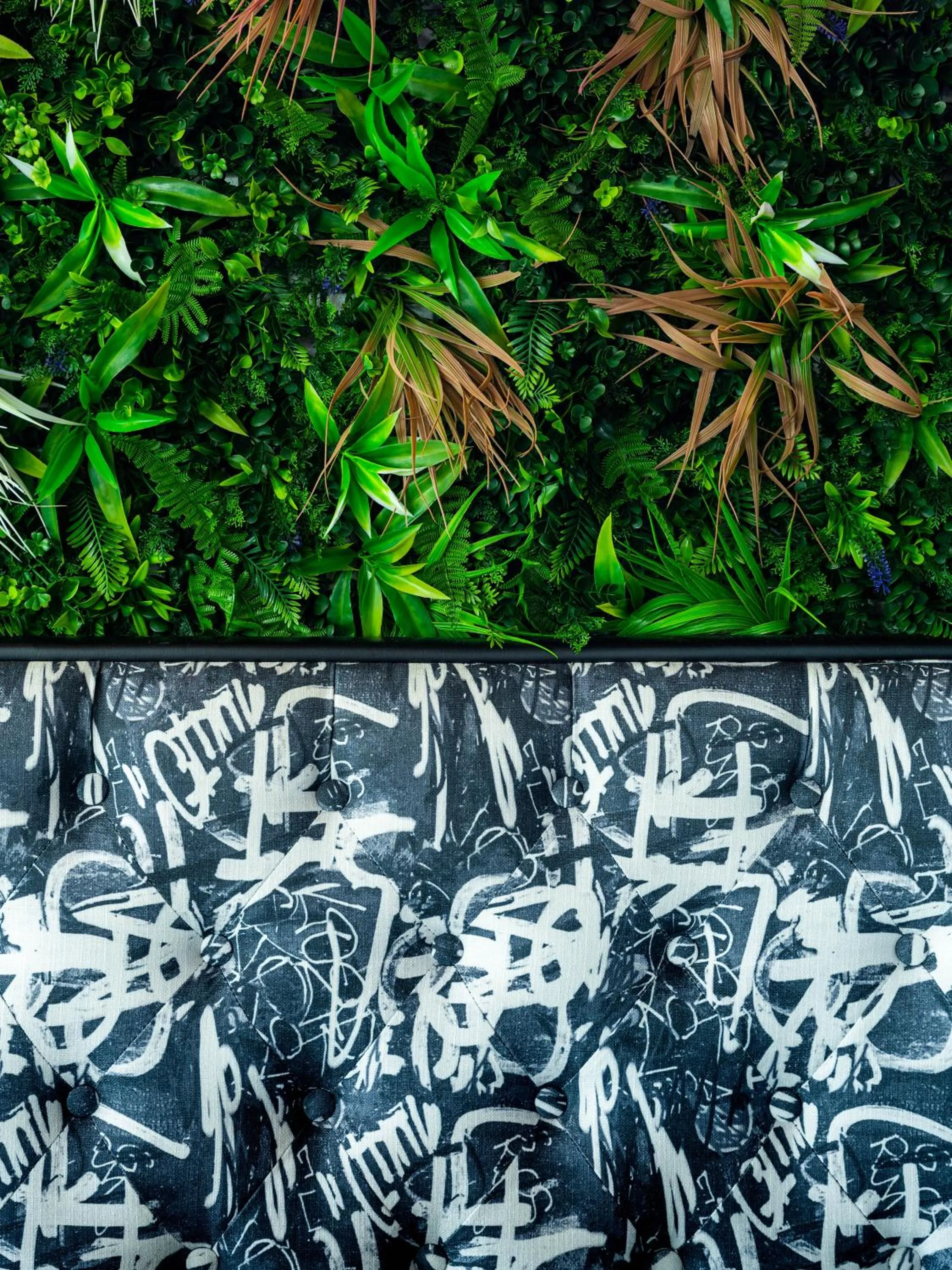 Restaurant/places to eat in The Saint Hotel