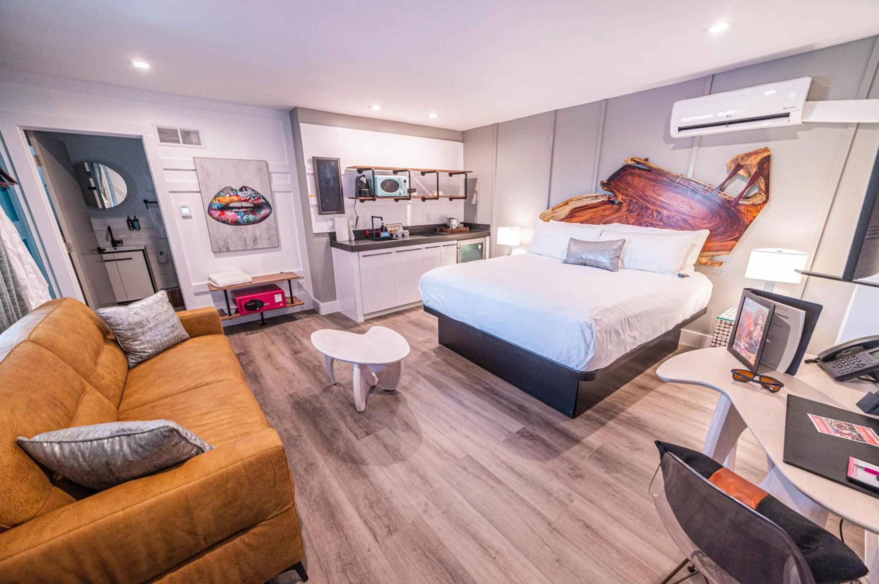 Bedroom, Bed in The Saint Hotel