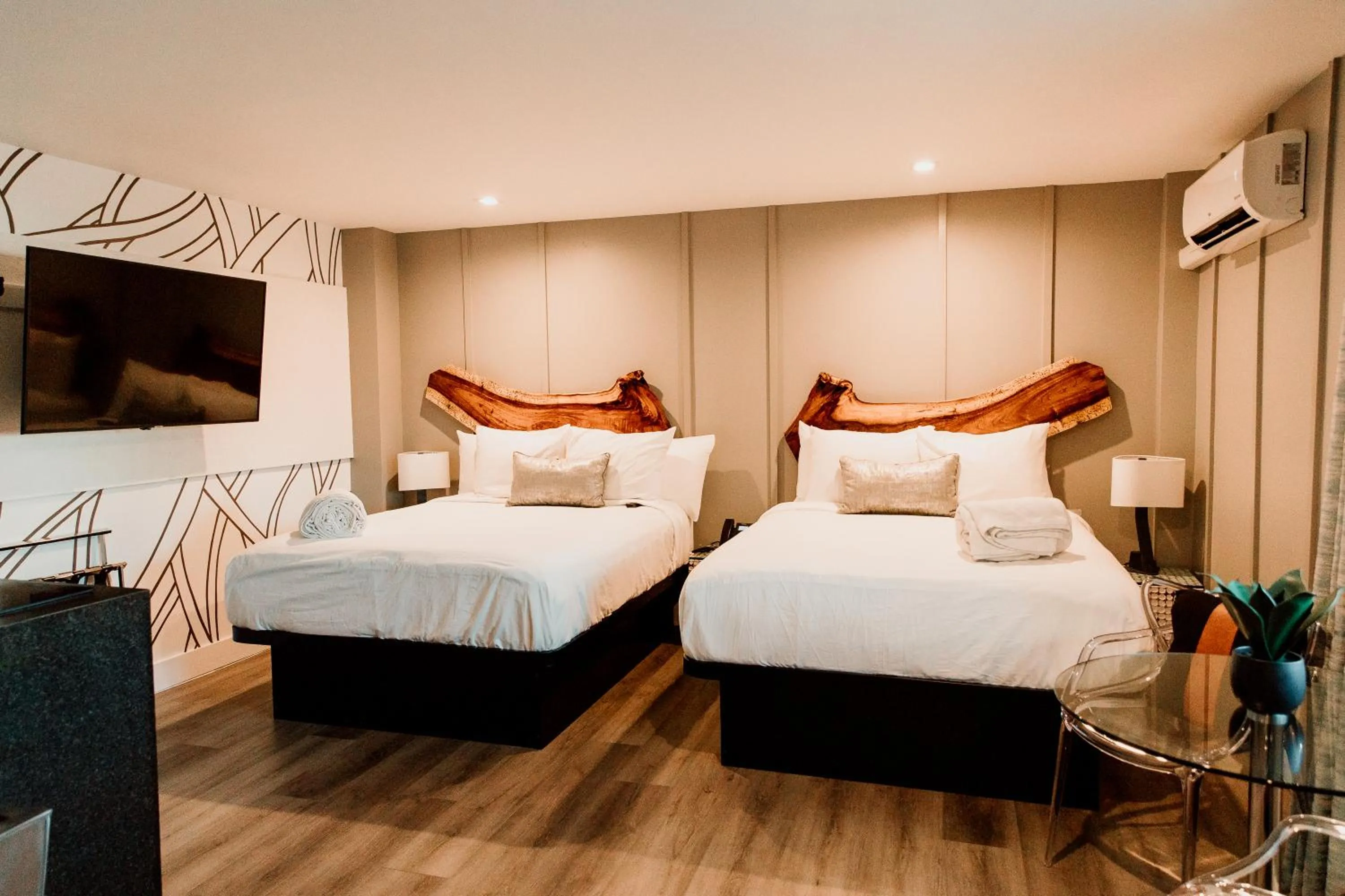 Bedroom, Bed in The Saint Hotel