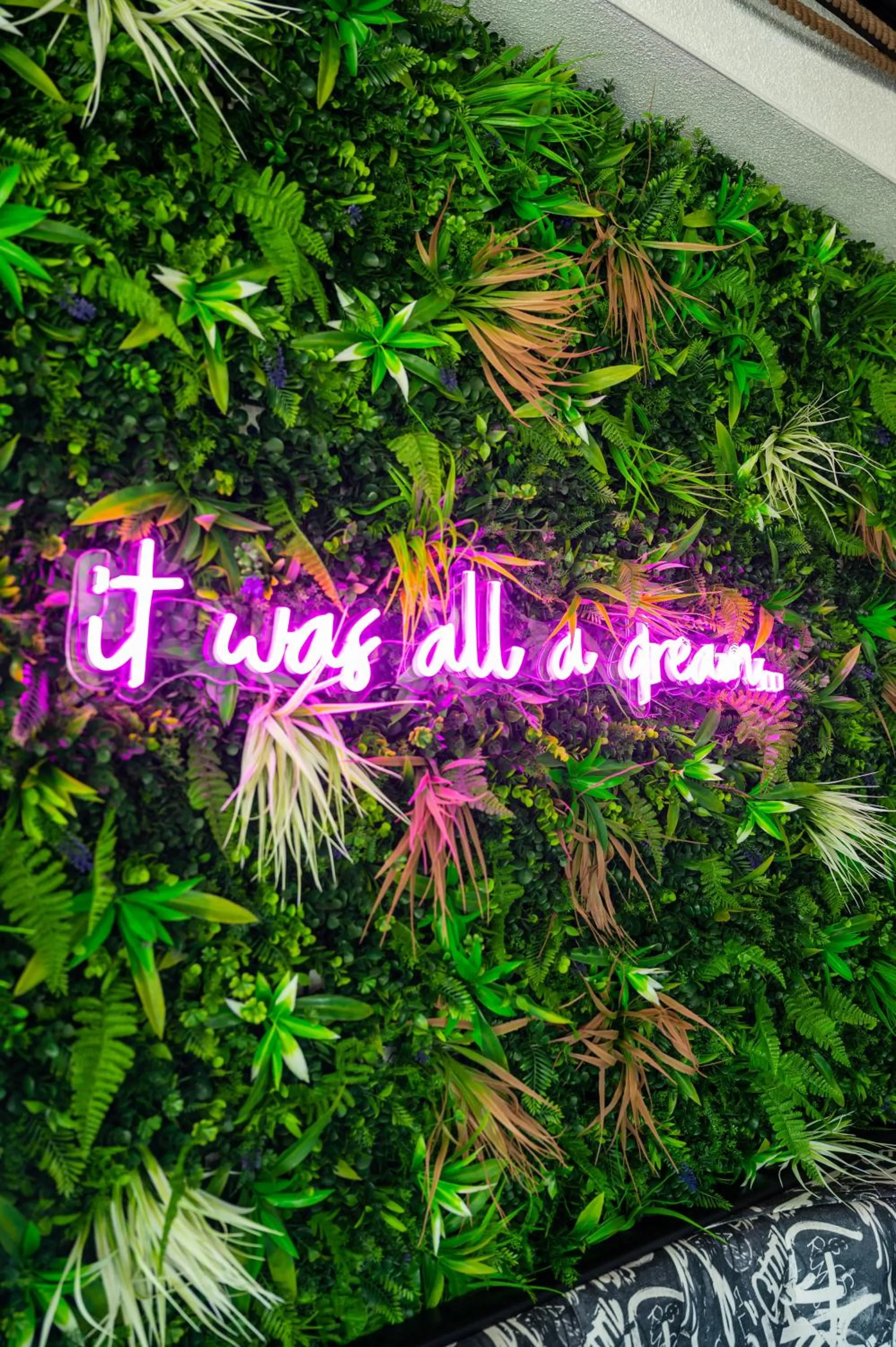 Restaurant/places to eat in The Saint Hotel