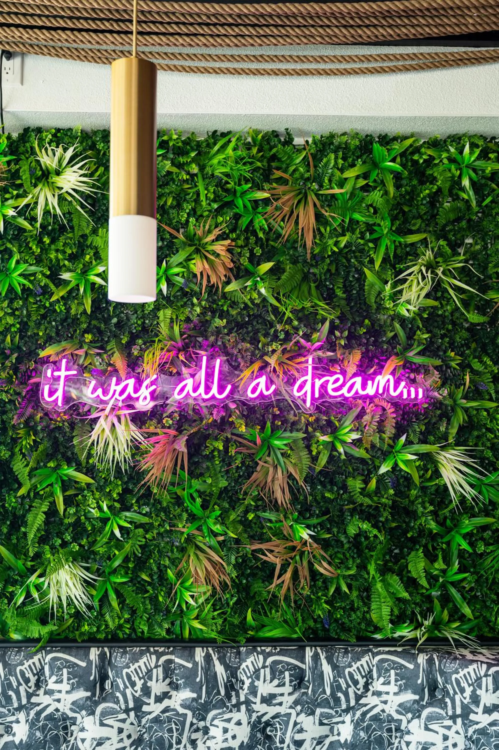 Restaurant/places to eat in The Saint Hotel